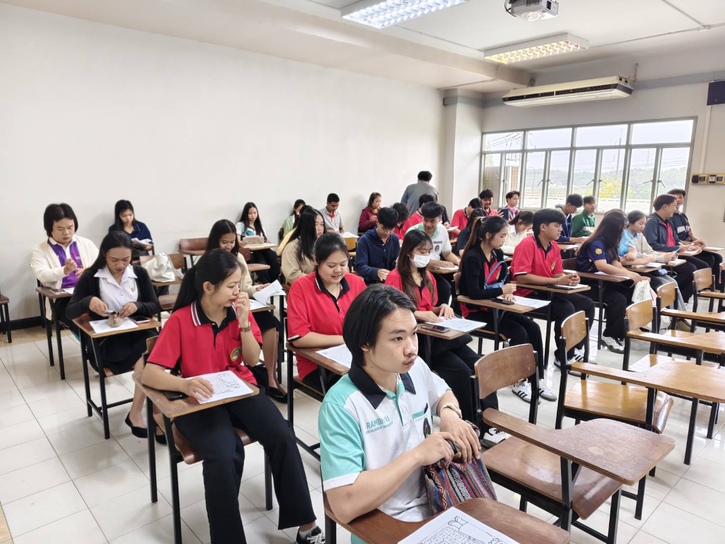 โครงการพัฒนาทักษะด้านภาษาอังกฤษให้กับนักศึกษา (English Extra Course for Students) ครั้งที่ 4 ประจำปีการศึกษาที่ 2568