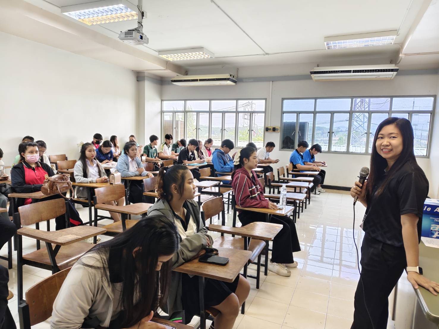 โครงการพัฒนาทักษะด้านภาษาอังกฤษให้กับนักศึกษา (English Extra Course for Students) ครั้งที่ 4 ประจำปีการศึกษาที่ 2568