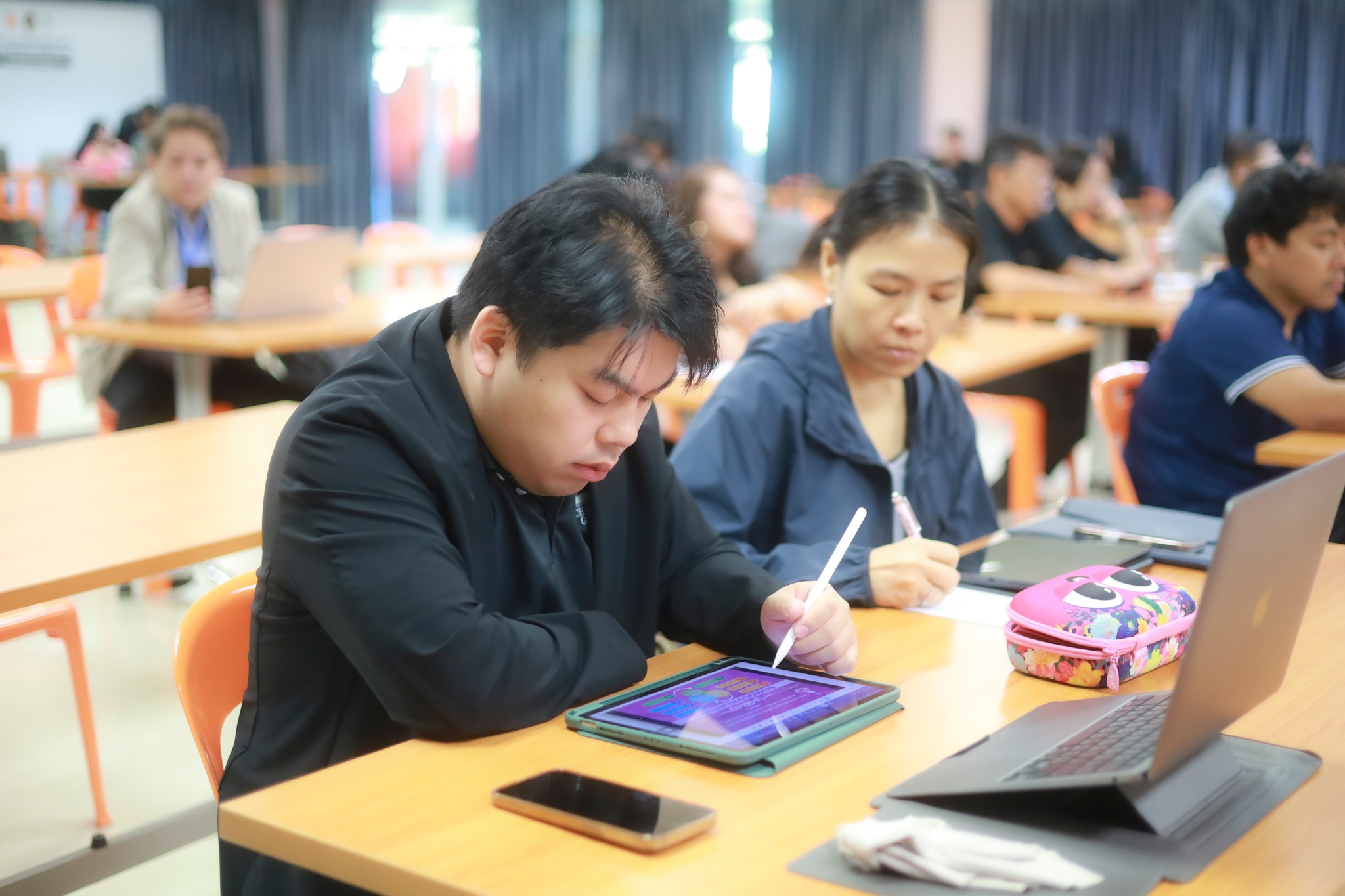 ศูนย์ประสานงาน อพ.สธ.-มร.รพ. จัดอบรมปฏิบัติการการพัฒนาแผนงานวิจัยและข้อเสนอโครงการบริการวิชาการ อพ.สธ. ปี 2571