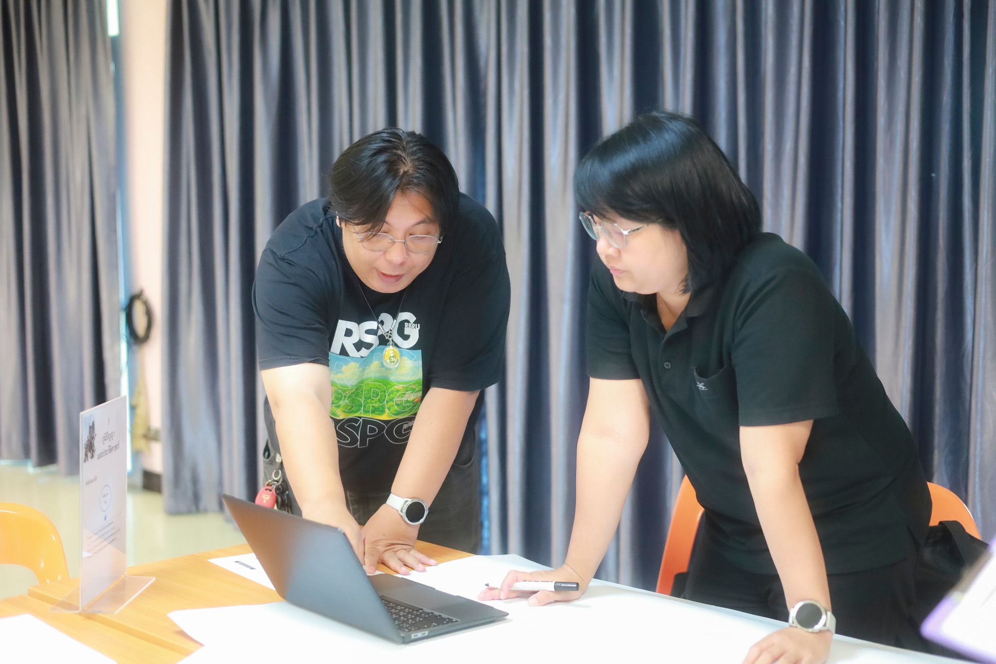 ศูนย์ประสานงาน อพ.สธ.-มร.รพ. จัดอบรมปฏิบัติการการพัฒนาแผนงานวิจัยและข้อเสนอโครงการบริการวิชาการ อพ.สธ. ปี 2571