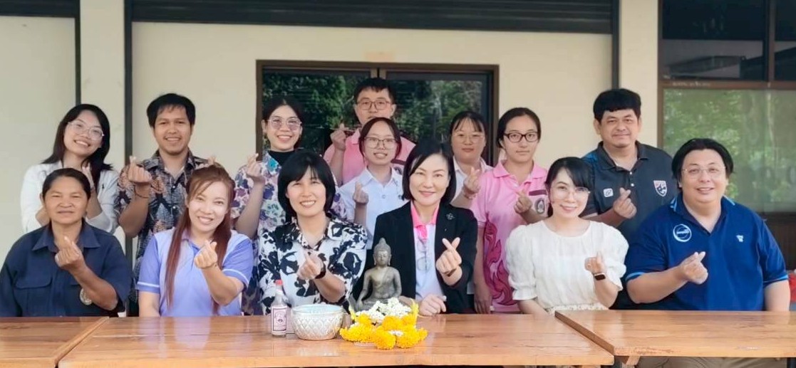 สืบสานประเพณีสงกรานต์ สำนักบริการวิชาการ มรภ.รำไพพรรณี จัดพิธีรดน้ำดำหัวขอพรผู้บริหาร ประจำปี 2569