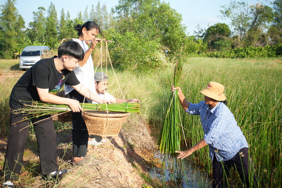 มรภ.รำไพพรรณี เชิดชูครูช่างเสื่อจันทบูร มอบรางวัล “ศิลปสานพรรณี” สืบสานมรดกภูมิปัญญา