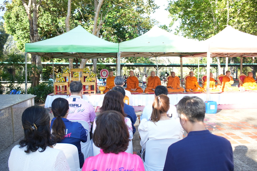 มรภ.รำไพพรรณี จัดกิจกรรมรับปีใหม่ 2568 เสริมสิริมงคลและพลังสามัคคี