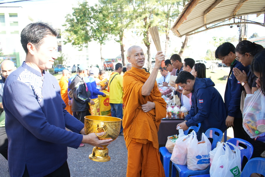 มรภ.รำไพพรรณี จัดกิจกรรมรับปีใหม่ 2568 เสริมสิริมงคลและพลังสามัคคี