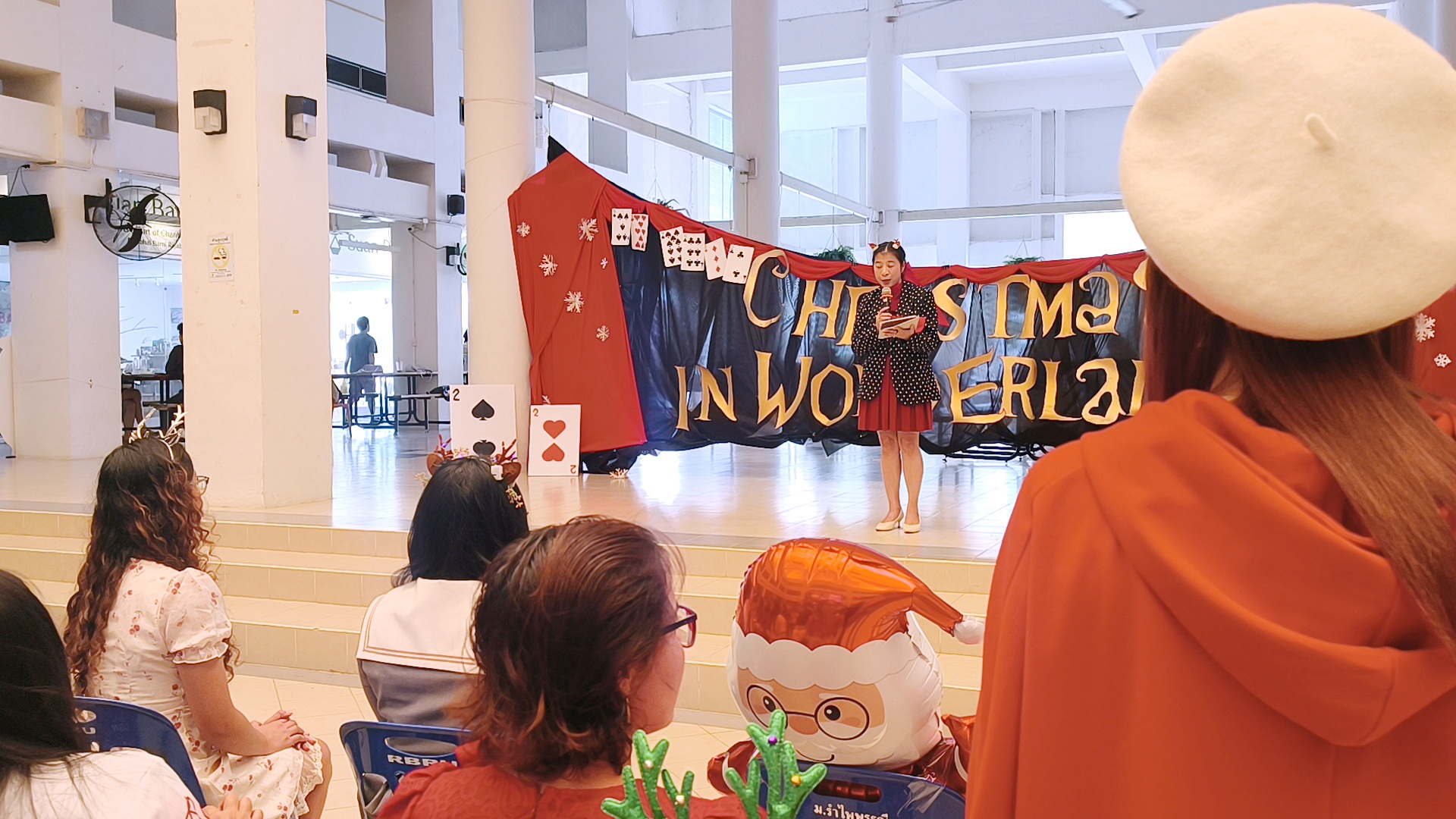 อังกฤษธุรกิจ จัด BE English Fair 2025 พัฒนาทักษะภาษาผ่านงานคริสต์มาส