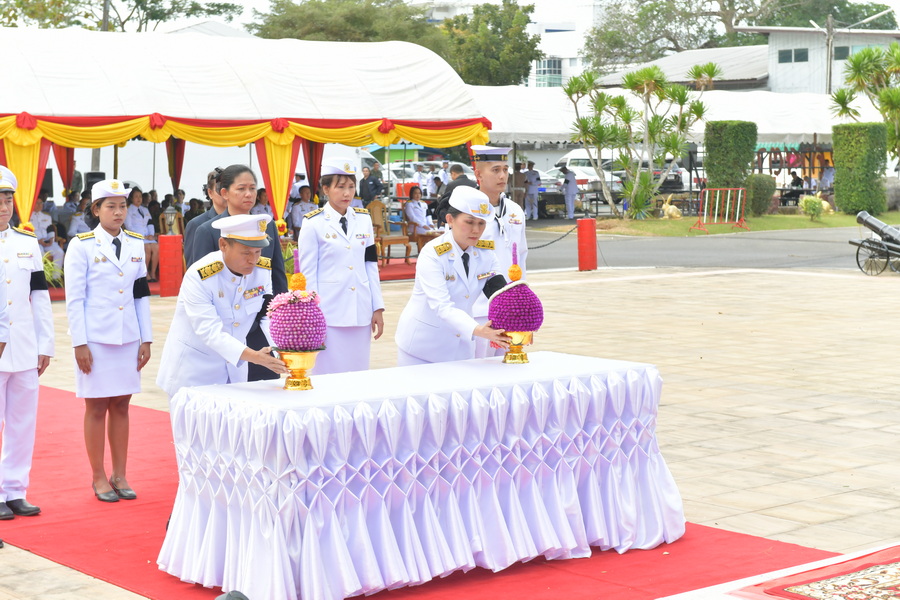 วางพานพุ่มถวายราชสดุดี "สมเด็จพระเจ้าตากสินมหาราช" เนื่องในวันคล้ายวันปราบดาภิเษก 2568