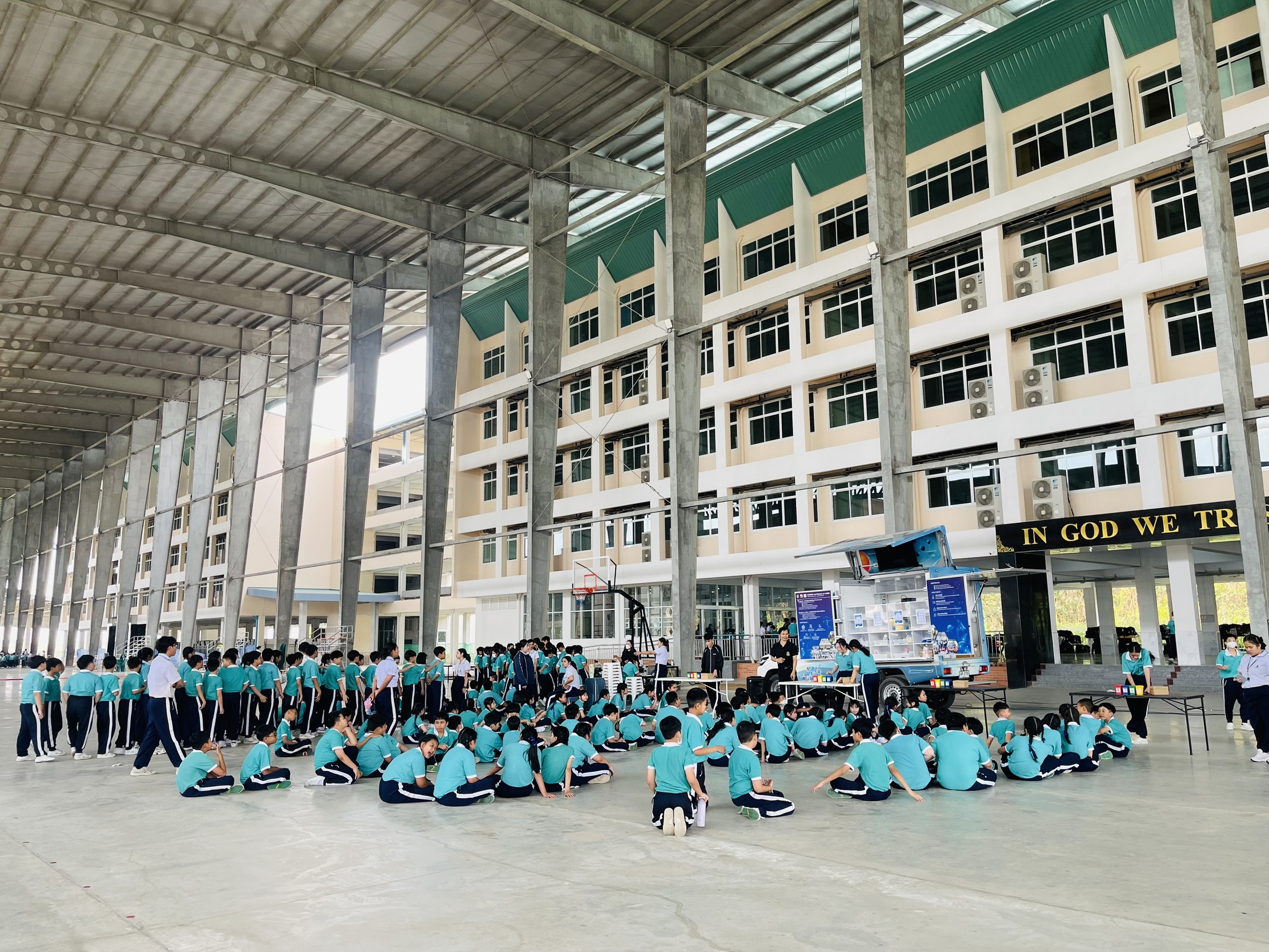 คณะวิทยาศาสตร์และเทคโนโลยี ได้จัดโครงการเสริมทักษะปฏิบัติการวิทยาศาสตร์รถโมบายเคลื่อนที่ (Mobile science) ครั้งที่ 59
