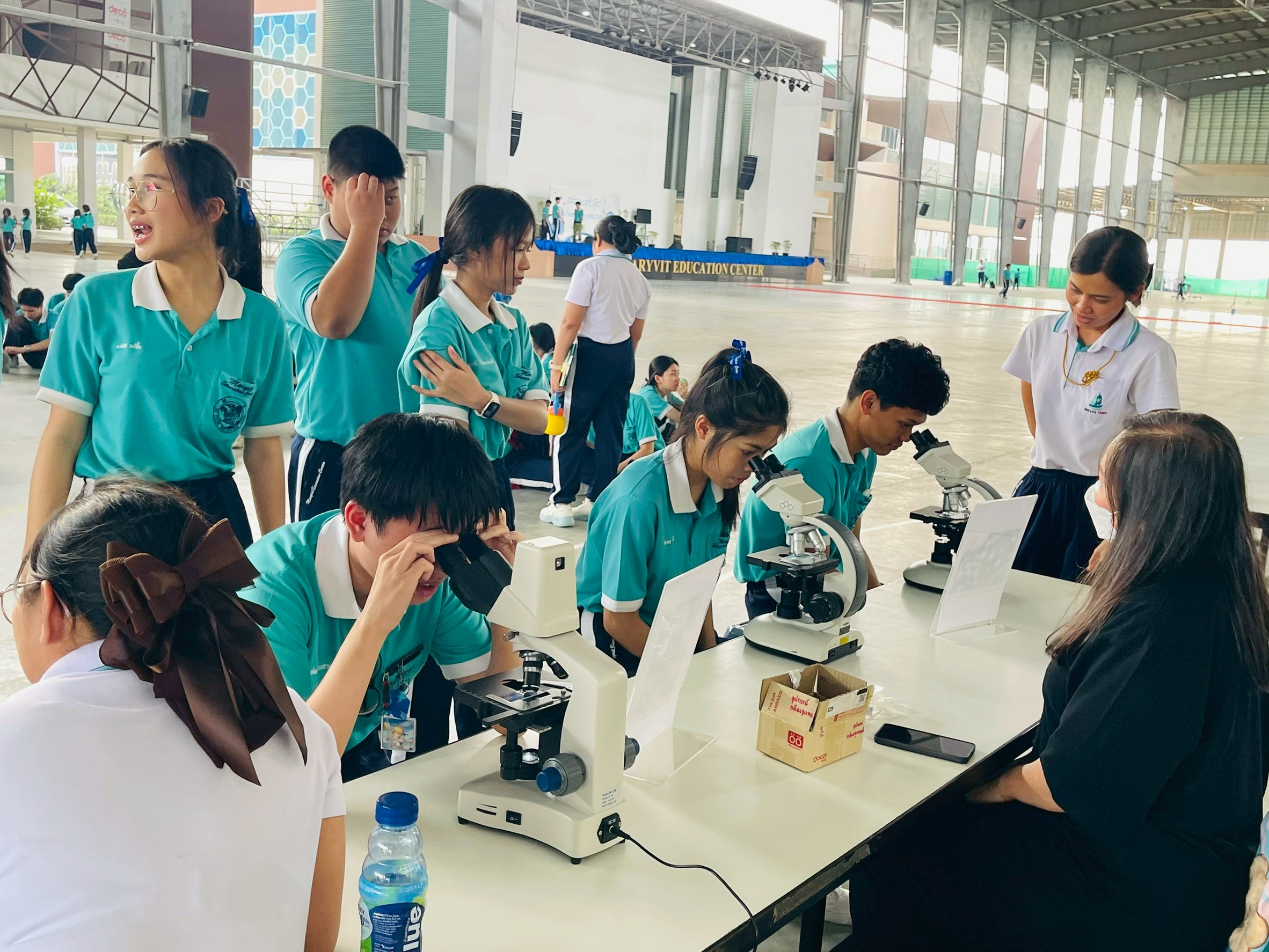 คณะวิทยาศาสตร์และเทคโนโลยี ได้จัดโครงการเสริมทักษะปฏิบัติการวิทยาศาสตร์รถโมบายเคลื่อนที่ (Mobile science) ครั้งที่ 59