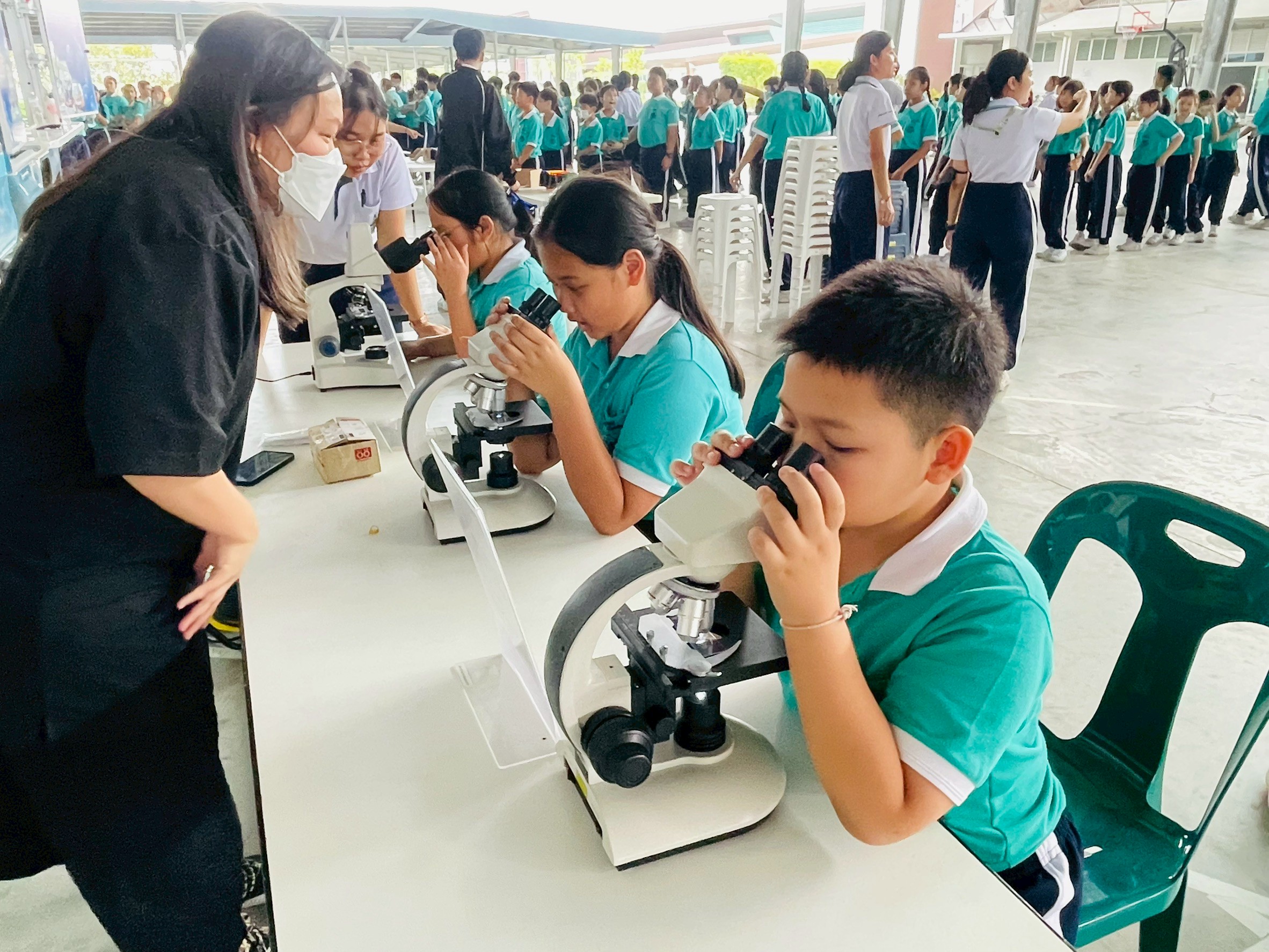 คณะวิทยาศาสตร์และเทคโนโลยี ได้จัดโครงการเสริมทักษะปฏิบัติการวิทยาศาสตร์รถโมบายเคลื่อนที่ (Mobile science) ครั้งที่ 59