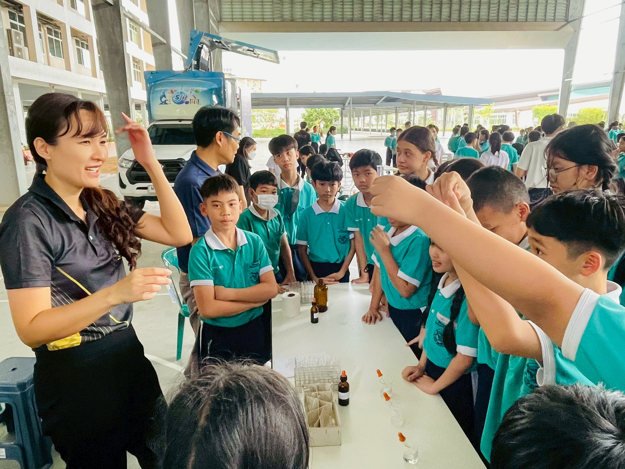 คณะวิทยาศาสตร์และเทคโนโลยี ได้จัดโครงการเสริมทักษะปฏิบัติการวิทยาศาสตร์รถโมบายเคลื่อนที่ (Mobile science) ครั้งที่ 59