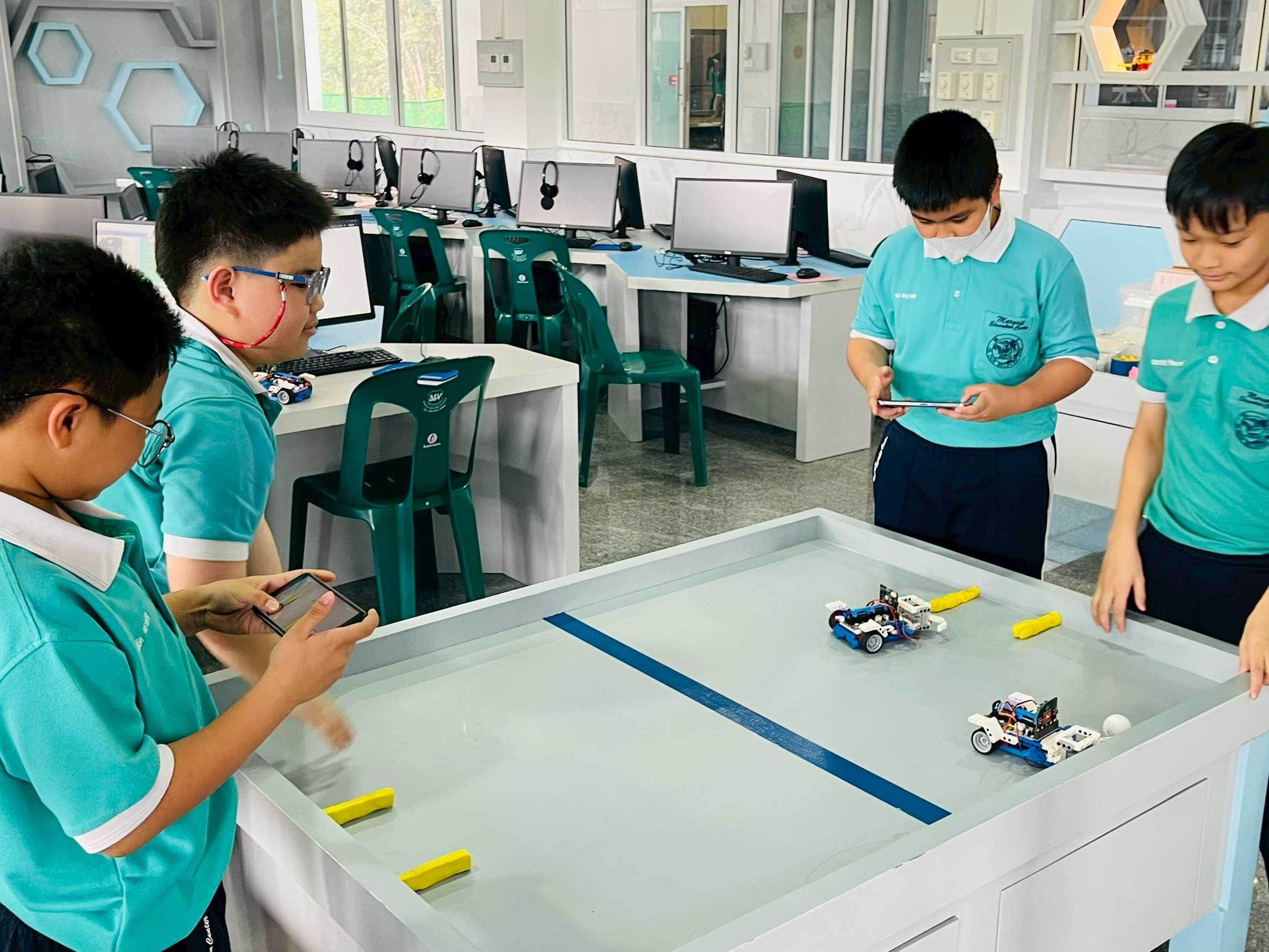 คณะวิทยาศาสตร์และเทคโนโลยี ได้จัดโครงการเสริมทักษะปฏิบัติการวิทยาศาสตร์รถโมบายเคลื่อนที่ (Mobile science) ครั้งที่ 59