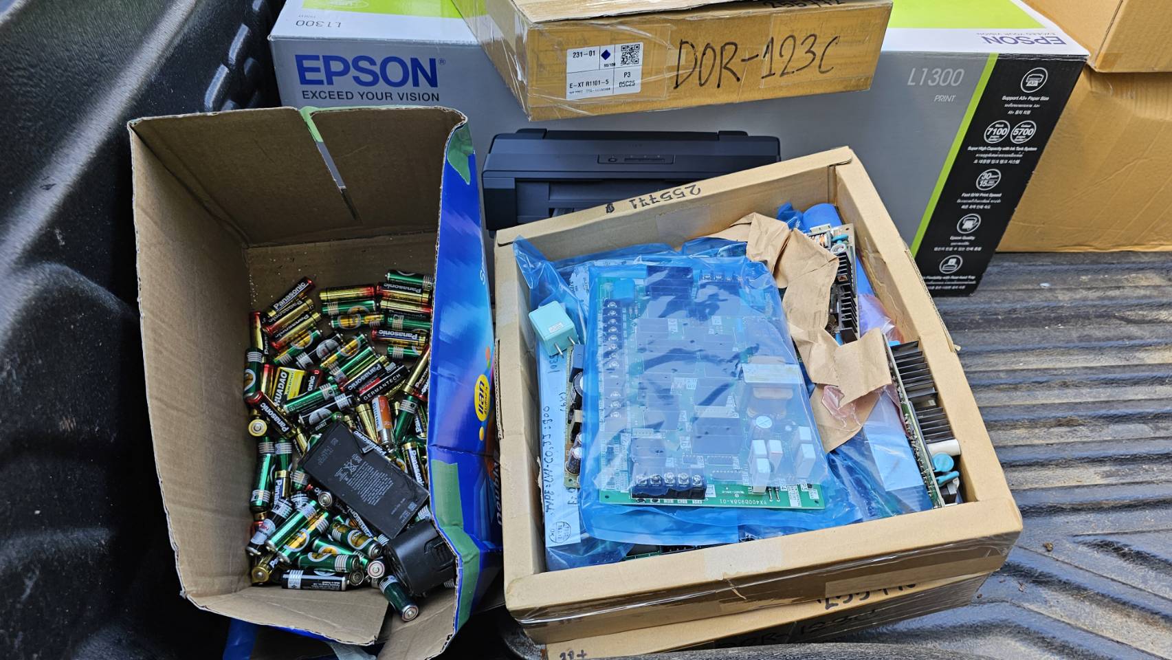 มรภ.รำไพพรรณี จับมือ อบจ.จันทบุรี ขนขยะอันตรายเข้าสู่ระบบกำจัดที่ถูกต้อง