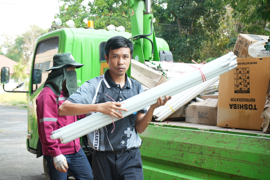 มรภ.รำไพพรรณี จับมือ อบจ.จันทบุรี ขนขยะอันตรายเข้าสู่ระบบกำจัดที่ถูกต้อง