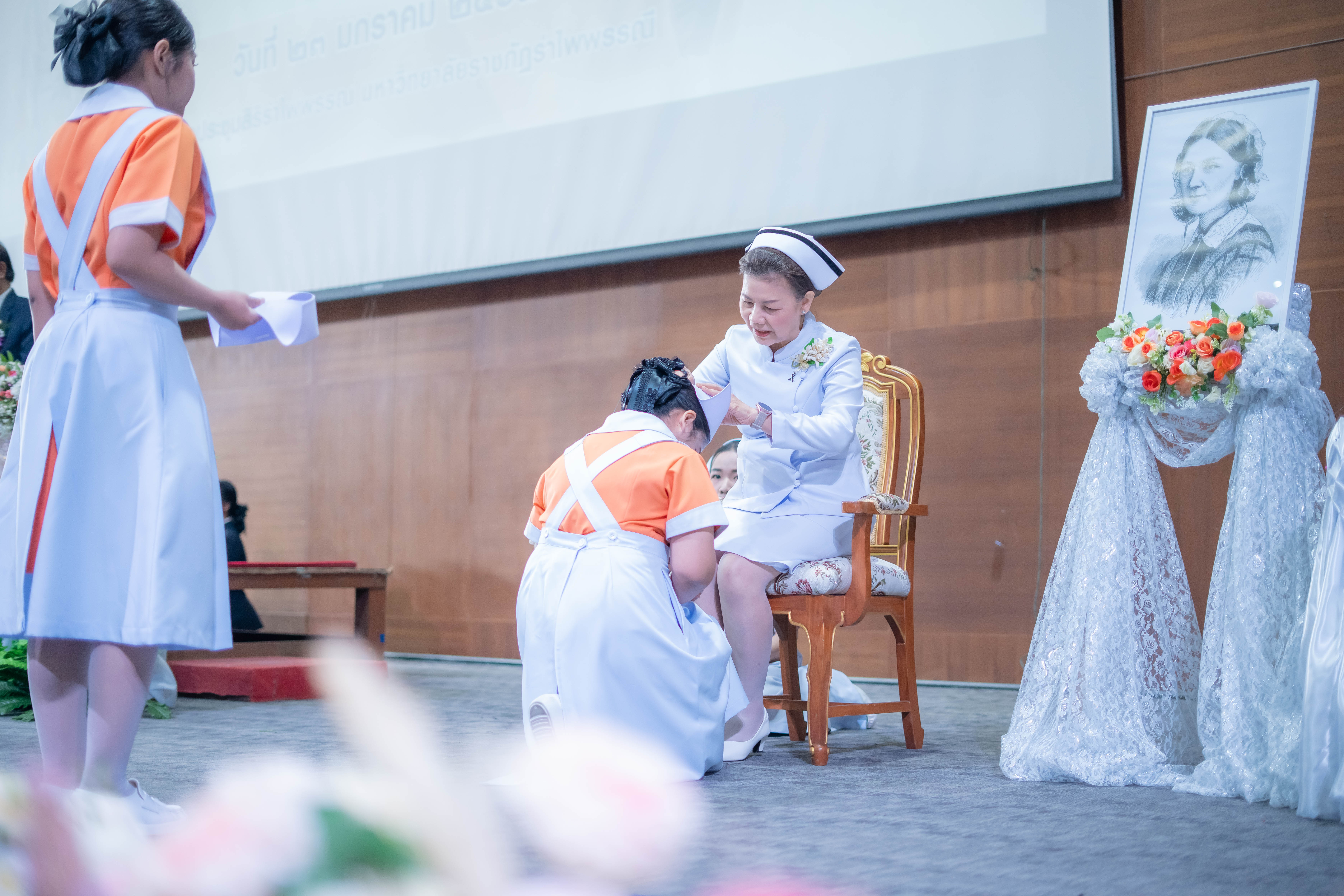 มรภ.รำไพพรรณี จัดพิธีรับหมวก-ตะเกียง สร้างพยาบาลรุ่นใหม่รับใช้สังคม