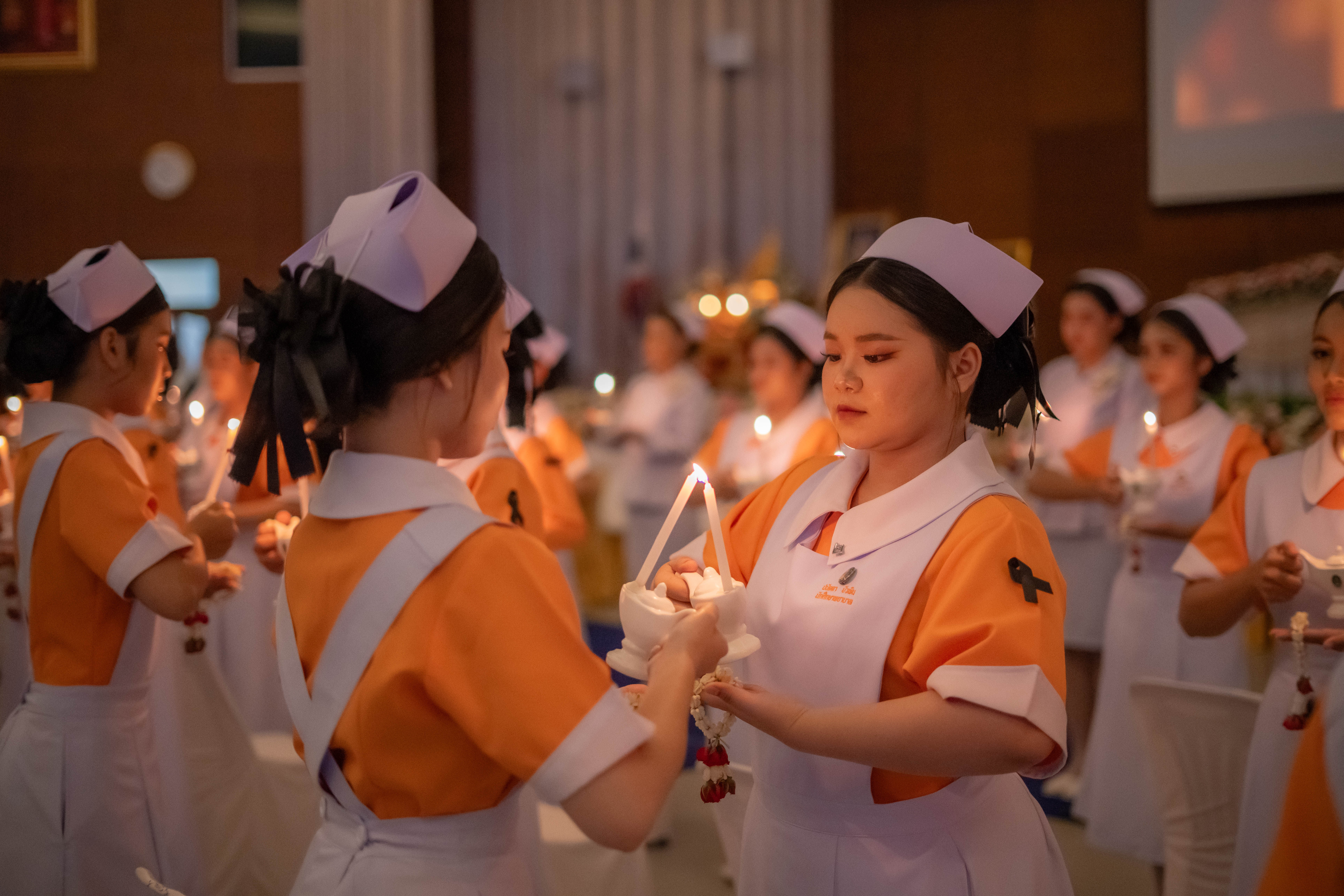 มรภ.รำไพพรรณี จัดพิธีรับหมวก-ตะเกียง สร้างพยาบาลรุ่นใหม่รับใช้สังคม