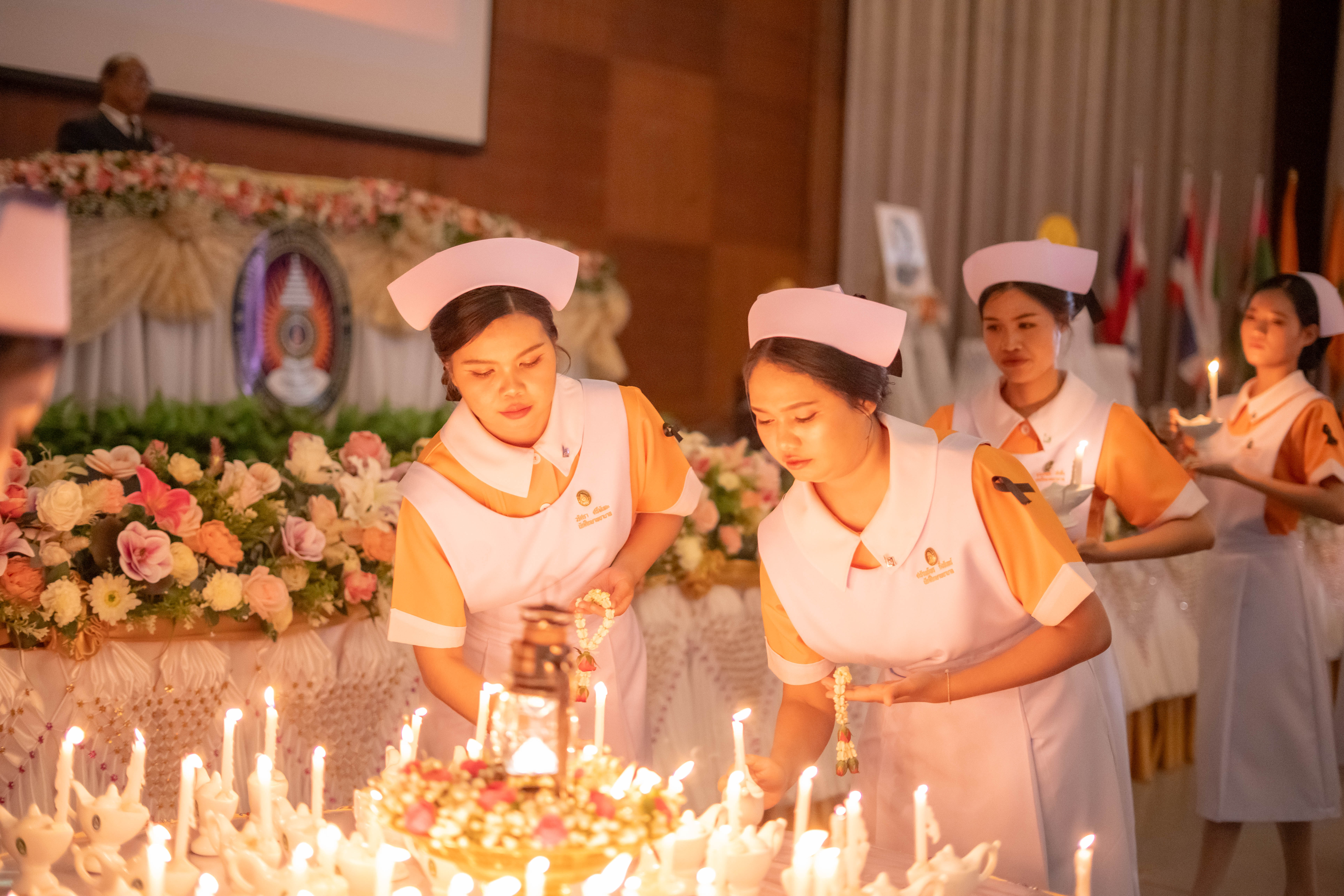 มรภ.รำไพพรรณี จัดพิธีรับหมวก-ตะเกียง สร้างพยาบาลรุ่นใหม่รับใช้สังคม