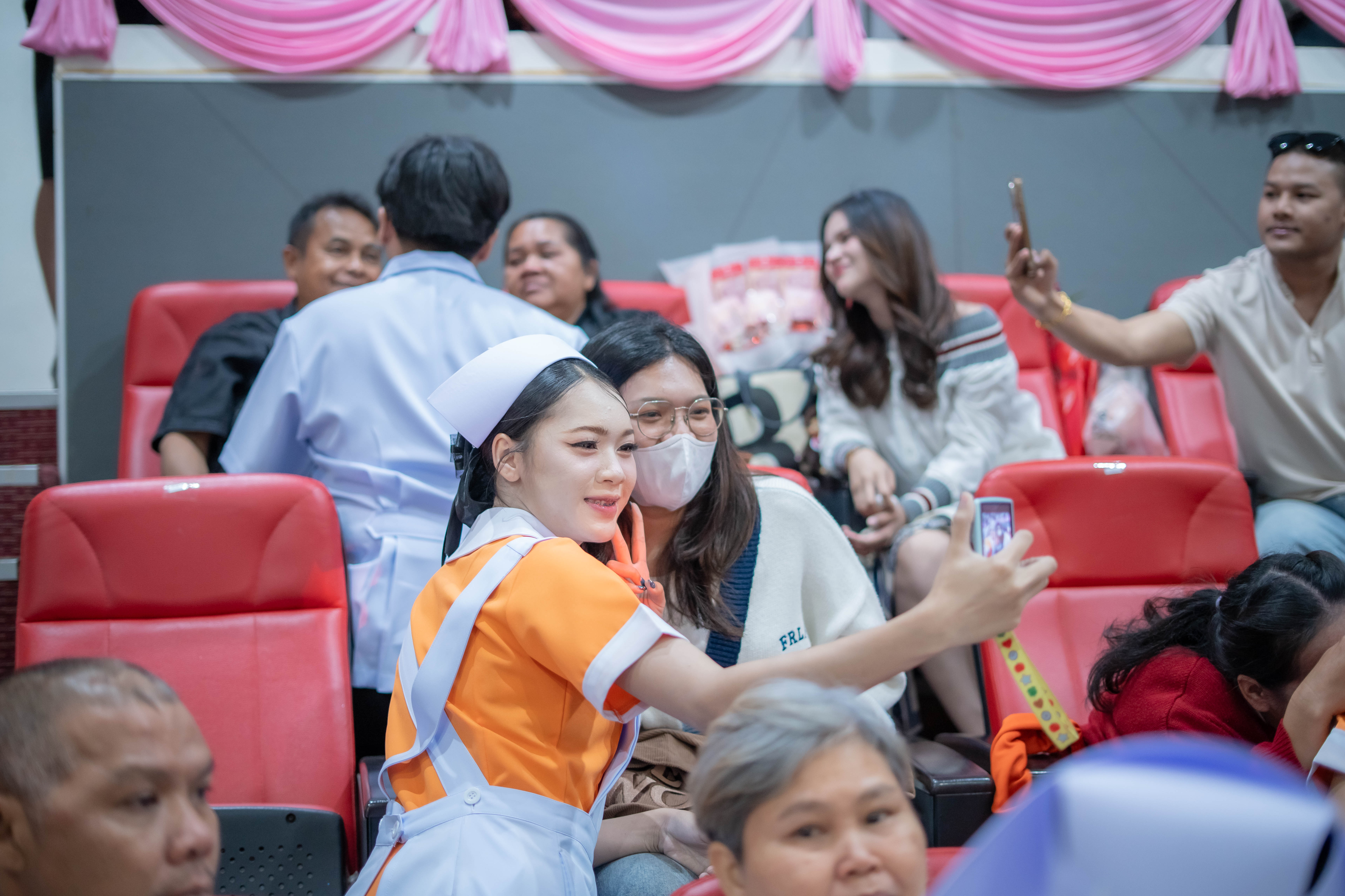 มรภ.รำไพพรรณี จัดพิธีรับหมวก-ตะเกียง สร้างพยาบาลรุ่นใหม่รับใช้สังคม