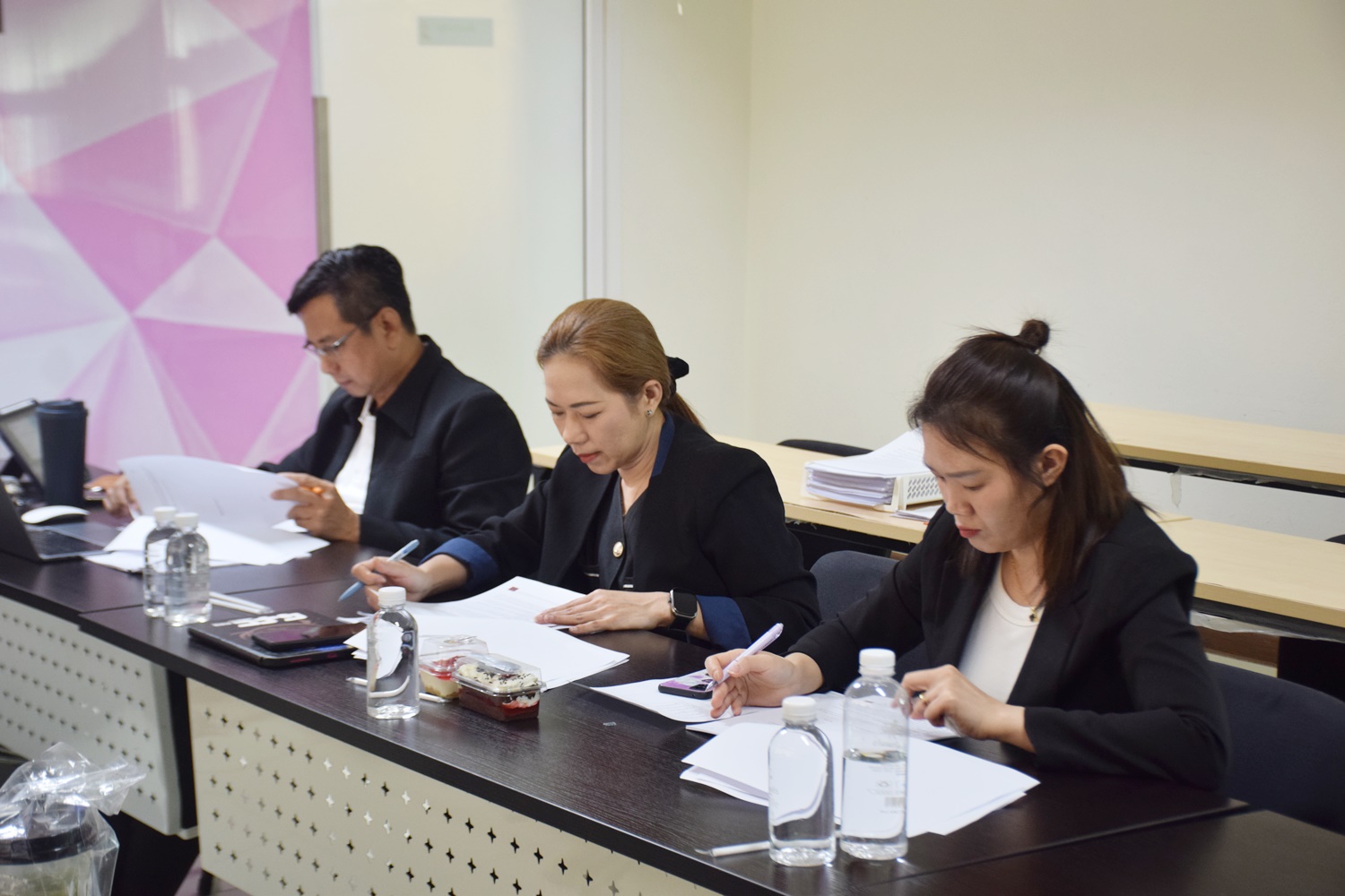 การประชุมคณะอนุกรรมการกองบรรณาธิการวารสารวิจัยรำไพพรรณี  สถาบันวิจัยและพัฒนา ครั้งที่ 1/2569