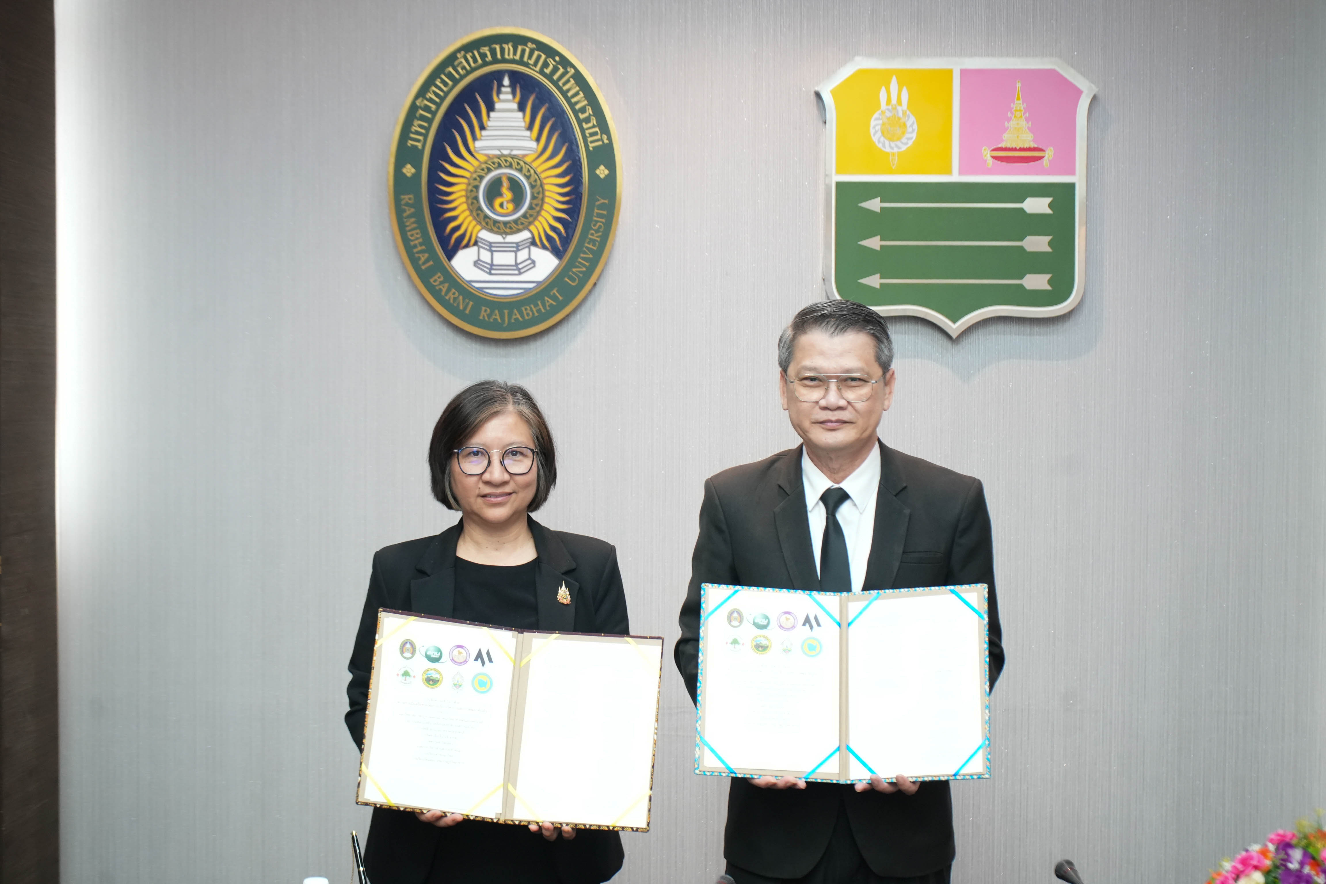 8 หน่วยงาน ร่วมลงนาม MOU จัดตั้ง "ภาคีรำไพพัฒน์" มุ่งสร้างแหล่งเรียนรู้และพัฒนาท้องถิ่นอย่างยั่งยืน