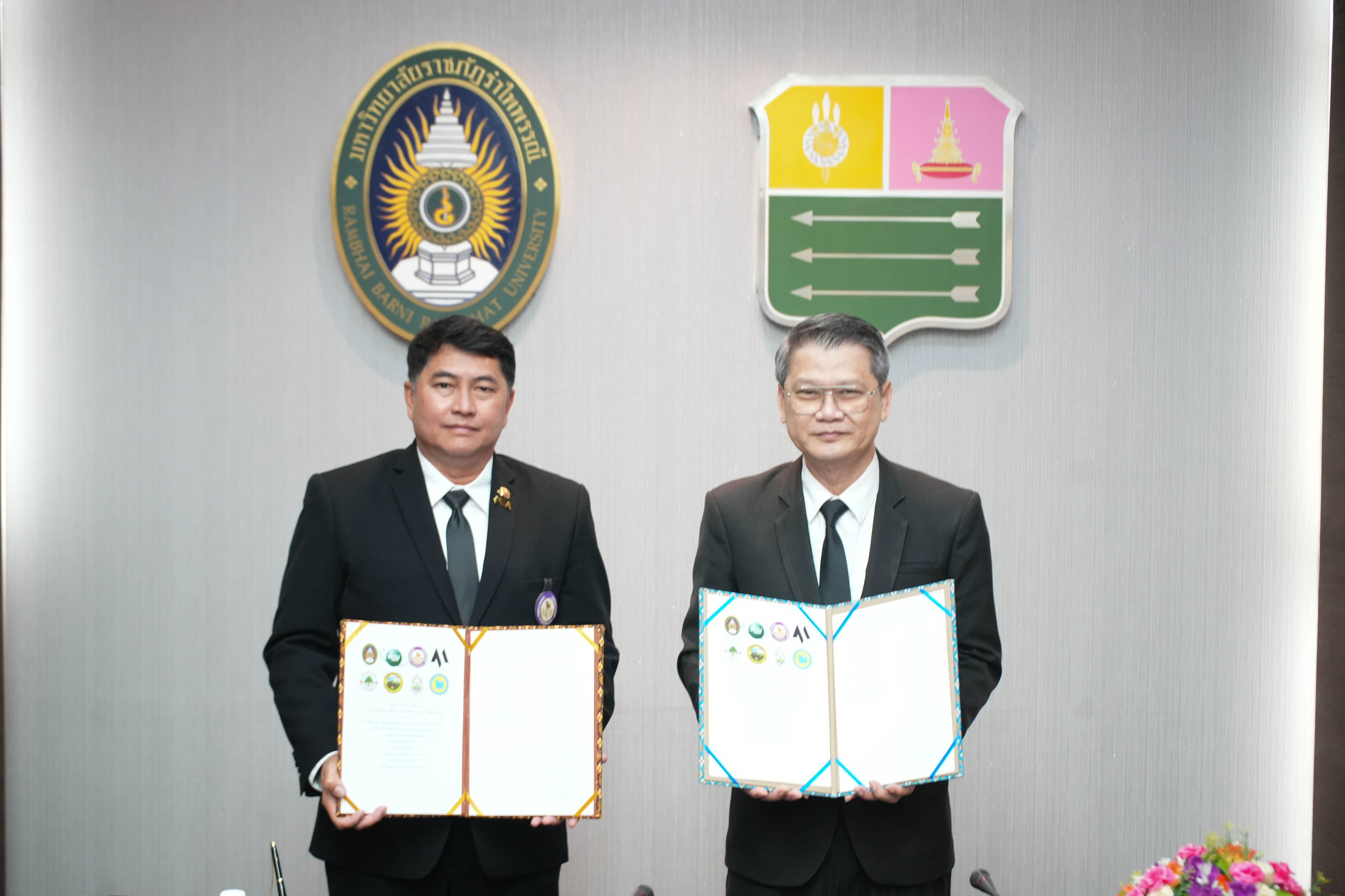 8 หน่วยงาน ร่วมลงนาม MOU จัดตั้ง "ภาคีรำไพพัฒน์" มุ่งสร้างแหล่งเรียนรู้และพัฒนาท้องถิ่นอย่างยั่งยืน