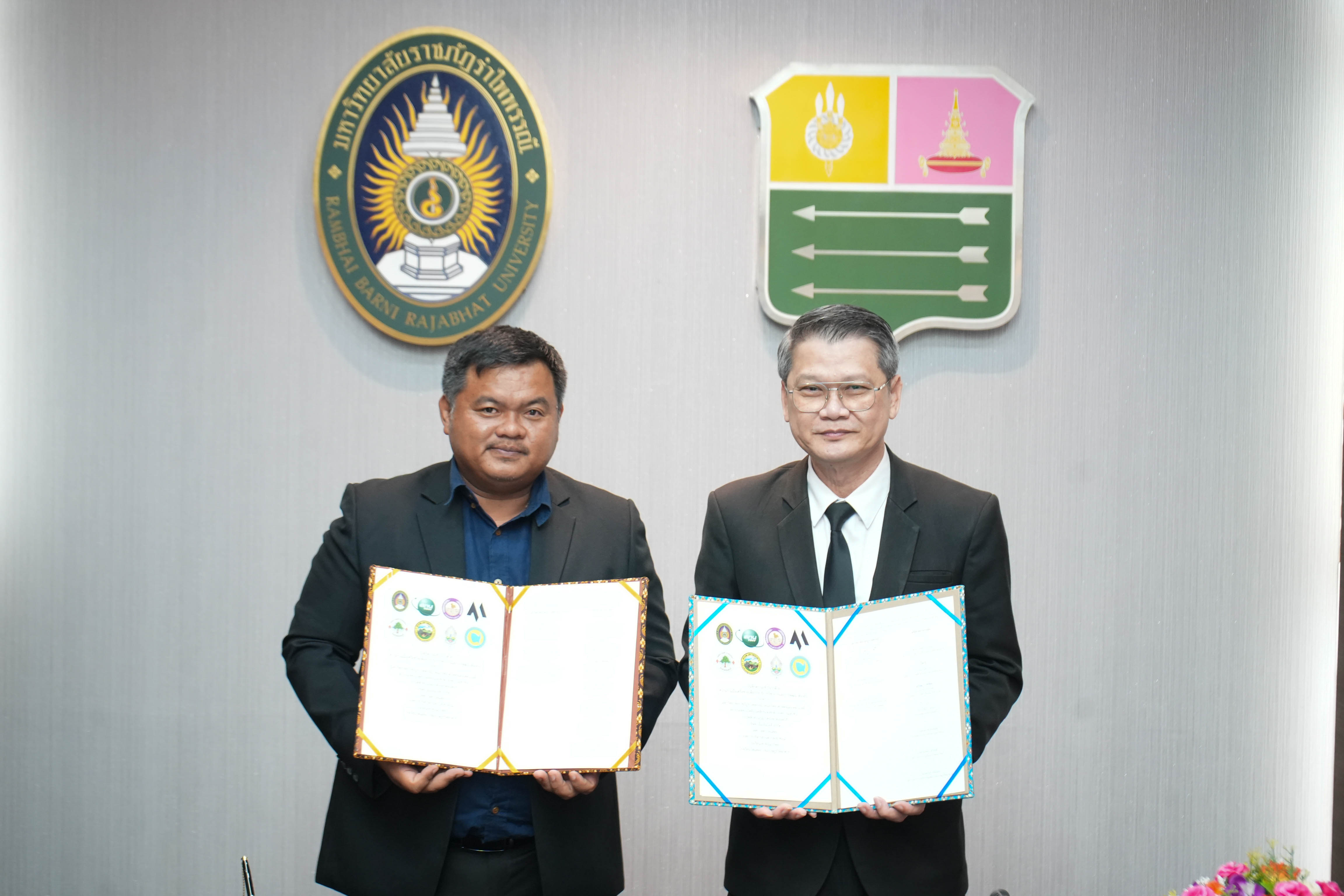 8 หน่วยงาน ร่วมลงนาม MOU จัดตั้ง "ภาคีรำไพพัฒน์" มุ่งสร้างแหล่งเรียนรู้และพัฒนาท้องถิ่นอย่างยั่งยืน