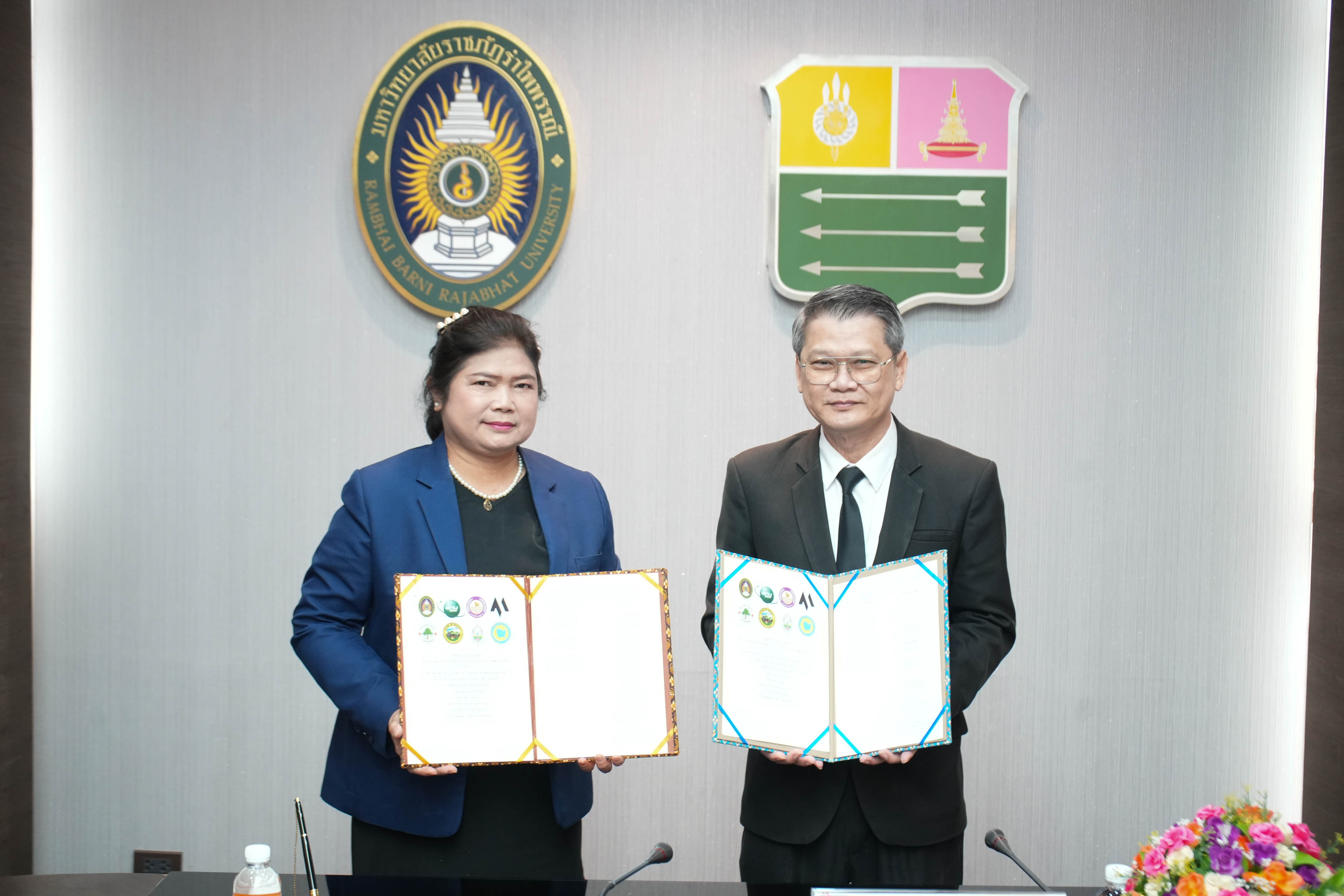 8 หน่วยงาน ร่วมลงนาม MOU จัดตั้ง "ภาคีรำไพพัฒน์" มุ่งสร้างแหล่งเรียนรู้และพัฒนาท้องถิ่นอย่างยั่งยืน