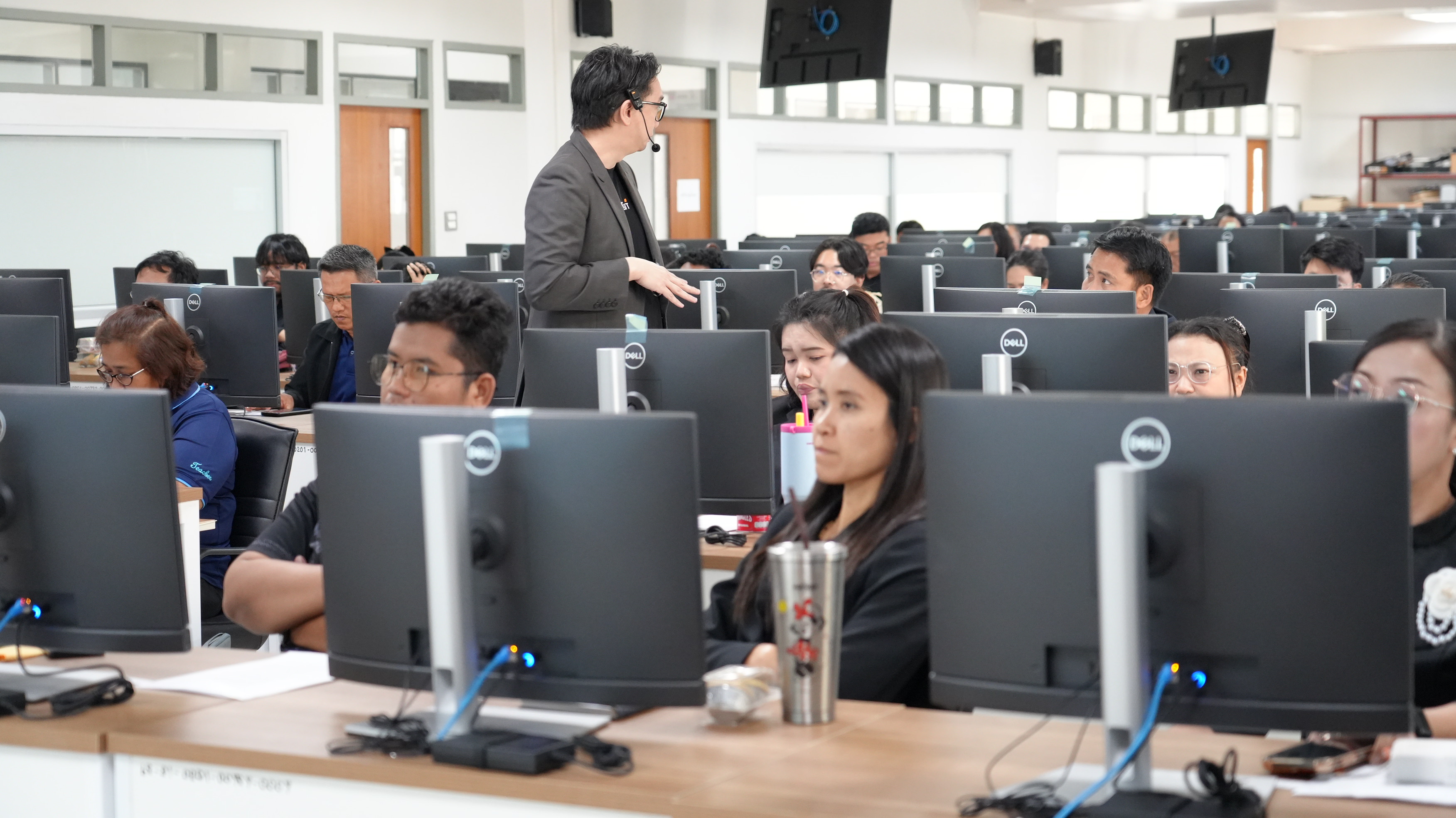 มรภ.รำไพพรรณี จับมือ Go Digit เปิดตัวโครงการต้นแบบ Gen AI มุ่งยกระดับการบริหารภาครัฐดิจิทัลที่ปลอดภัยและทรงพลัง