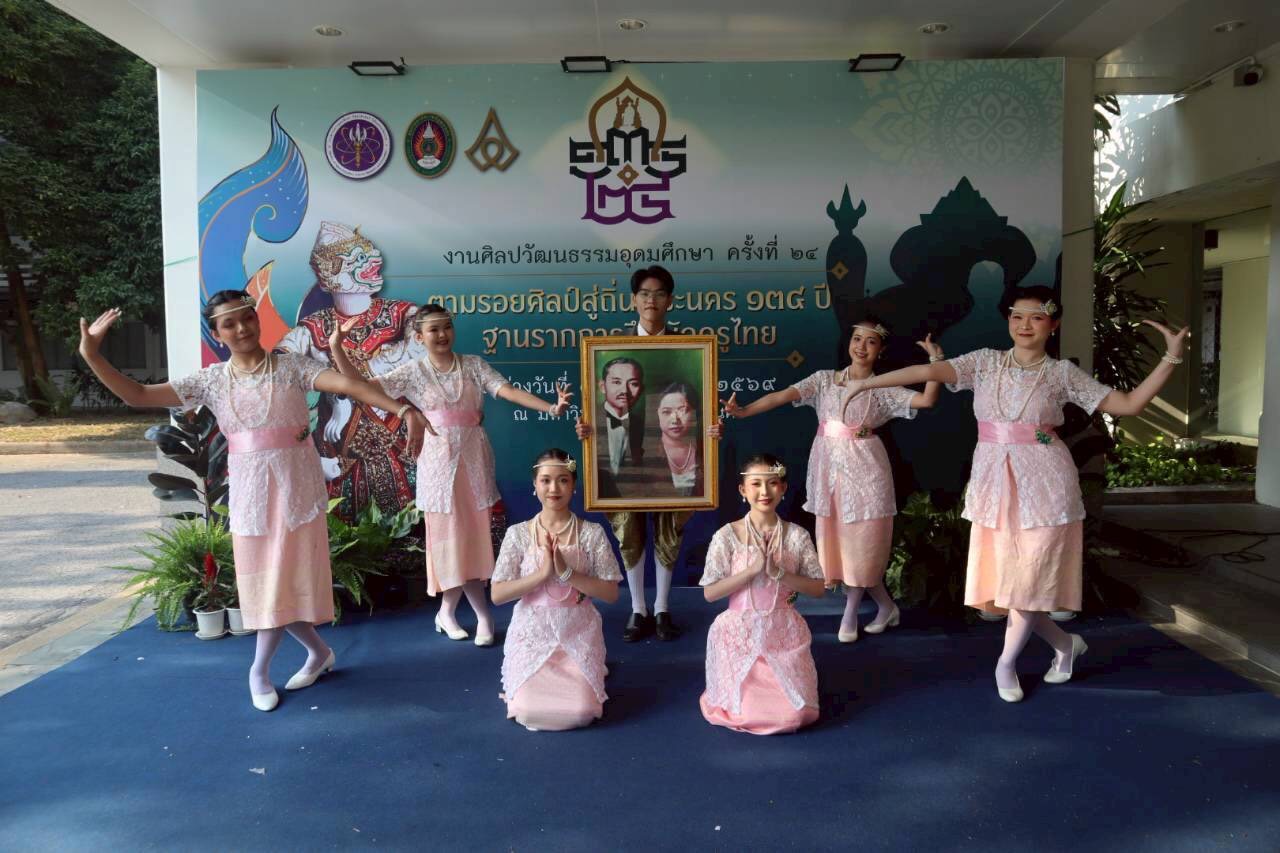 นศ.ภาษาไทย มรภ.รำไพพรรณี โชว์ศักยภาพนาฏศิลป์ไทย ในงานศิลปวัฒนธรรมอุดมศึกษา ครั้งที่ 24 ณ มรภ.พระนคร
