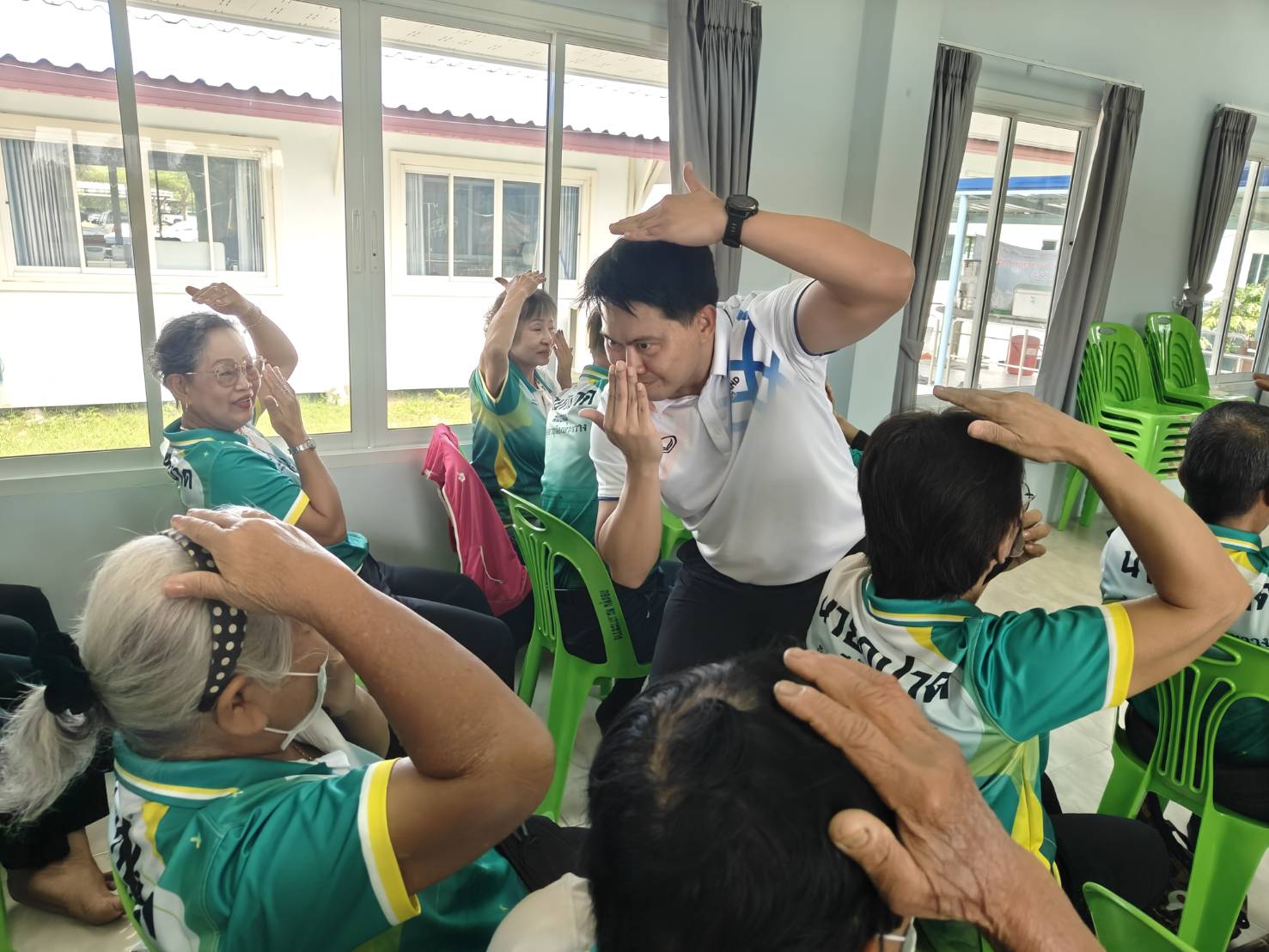 ราชภัฏรำไพพรรณีนำร่องนวัตกรรมเคาะไม้ไผ่ ฟื้นฟูสมองผู้สูงอายุ