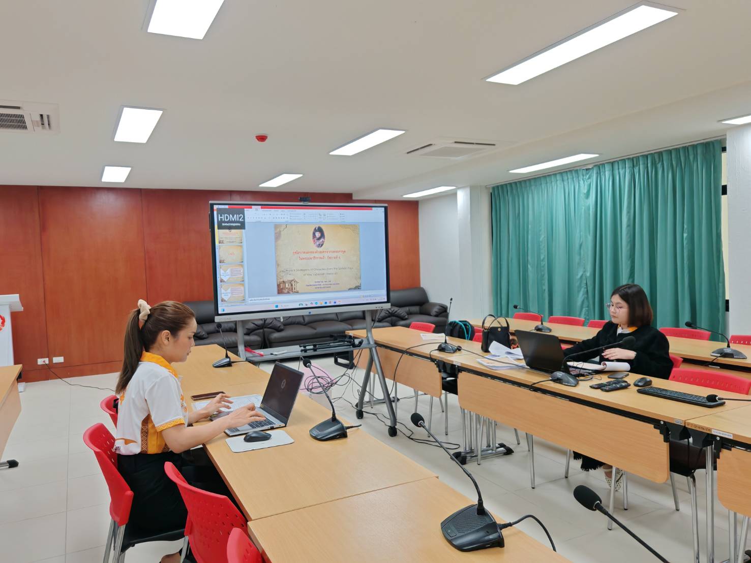 หลักสูตรศิลปศาสตรมหาบัณฑิต สาขาวิชาภาษาและวรรณกรรมไทย จัดสอบเค้าโครงวิทยานิพนธ์