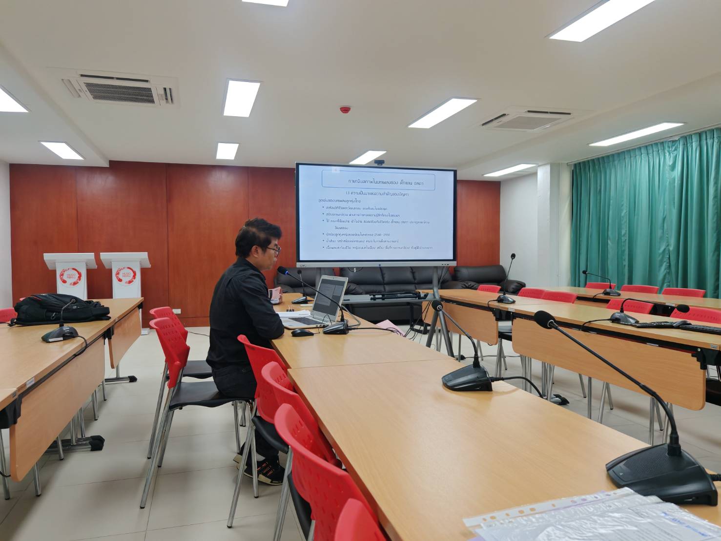 หลักสูตรศิลปศาสตรมหาบัณฑิต สาขาวิชาภาษาและวรรณกรรมไทย จัดสอบเค้าโครงวิทยานิพนธ์
