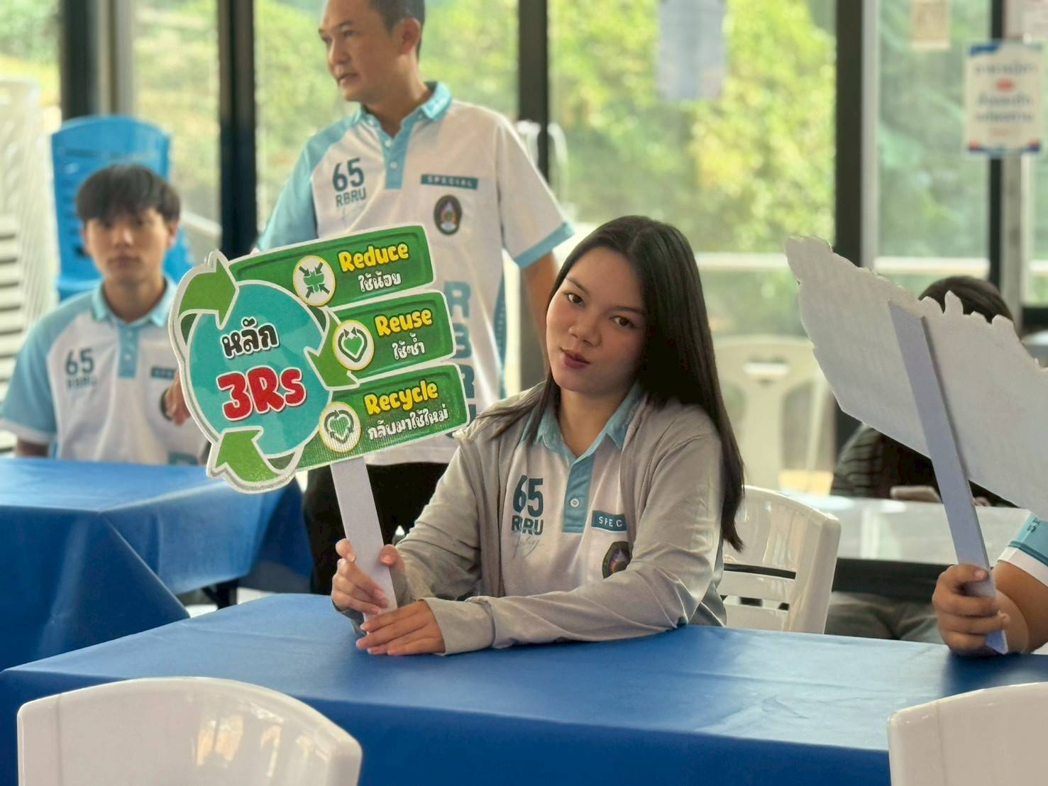 รัฐประศาสนศาสตร์ รำไพพรรณี ลงพื้นที่ปากคลองแขมหนู ผนึกกำลังชุมชนฟื้นฟูสิ่งแวดล้อมชายหาด