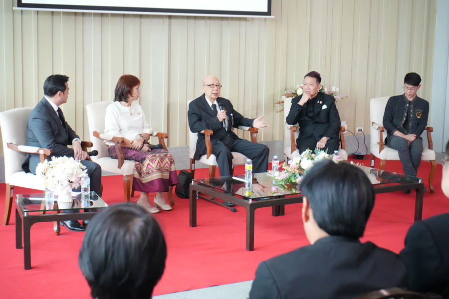 ร่วมกิจกรรมคณะกรรมการเทิดพระเกียรติสมเด็จพระนางเจ้ารำไพพรรณี ครบ 100 ปี ณ รัฐสภา