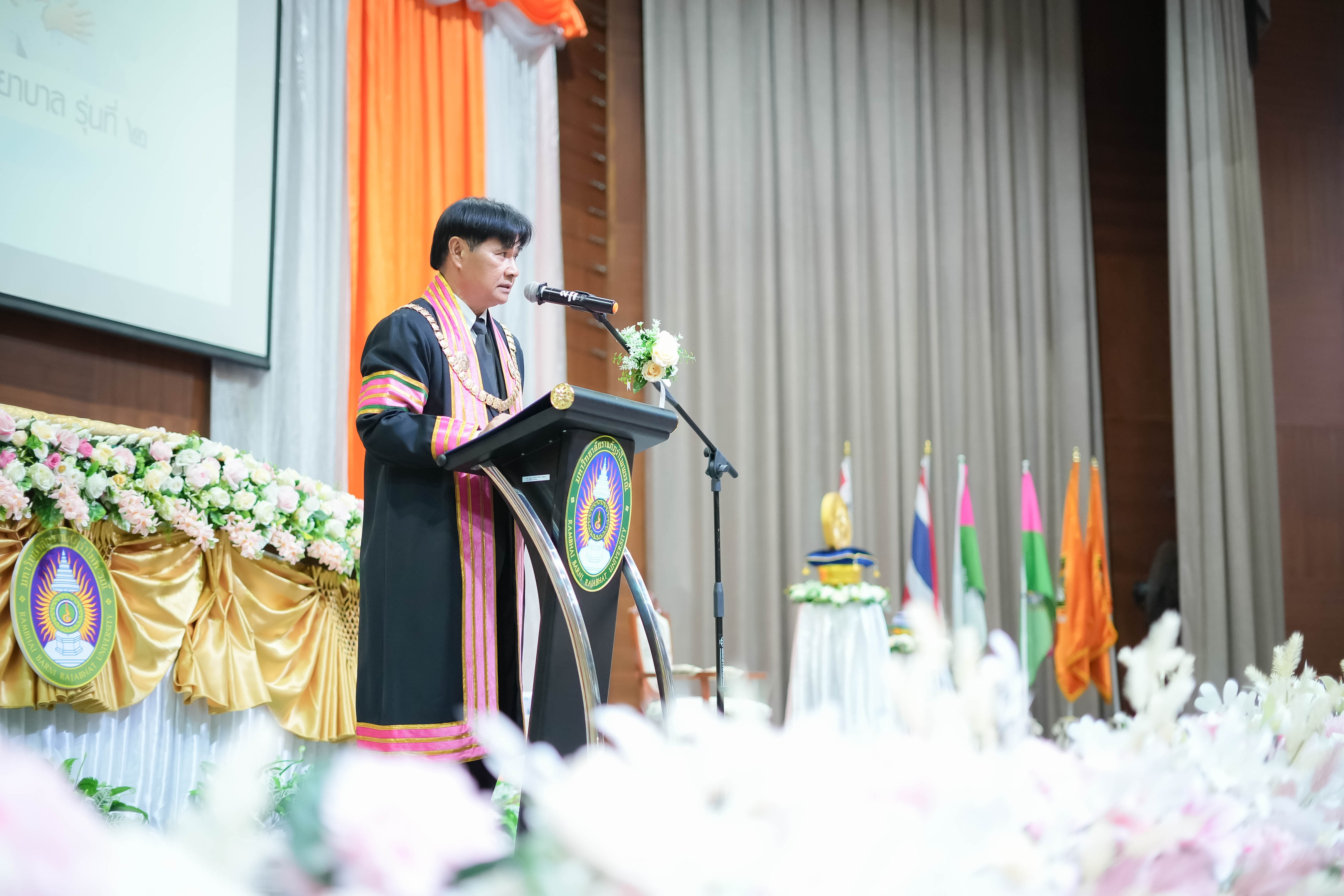 พิธีสำเร็จการศึกษาของนักศึกษาพยาบาลศาสตรบัณฑิต รุ่นที่ 4 และหลักสูตรผู้ช่วยพยาบาล รุ่น 2