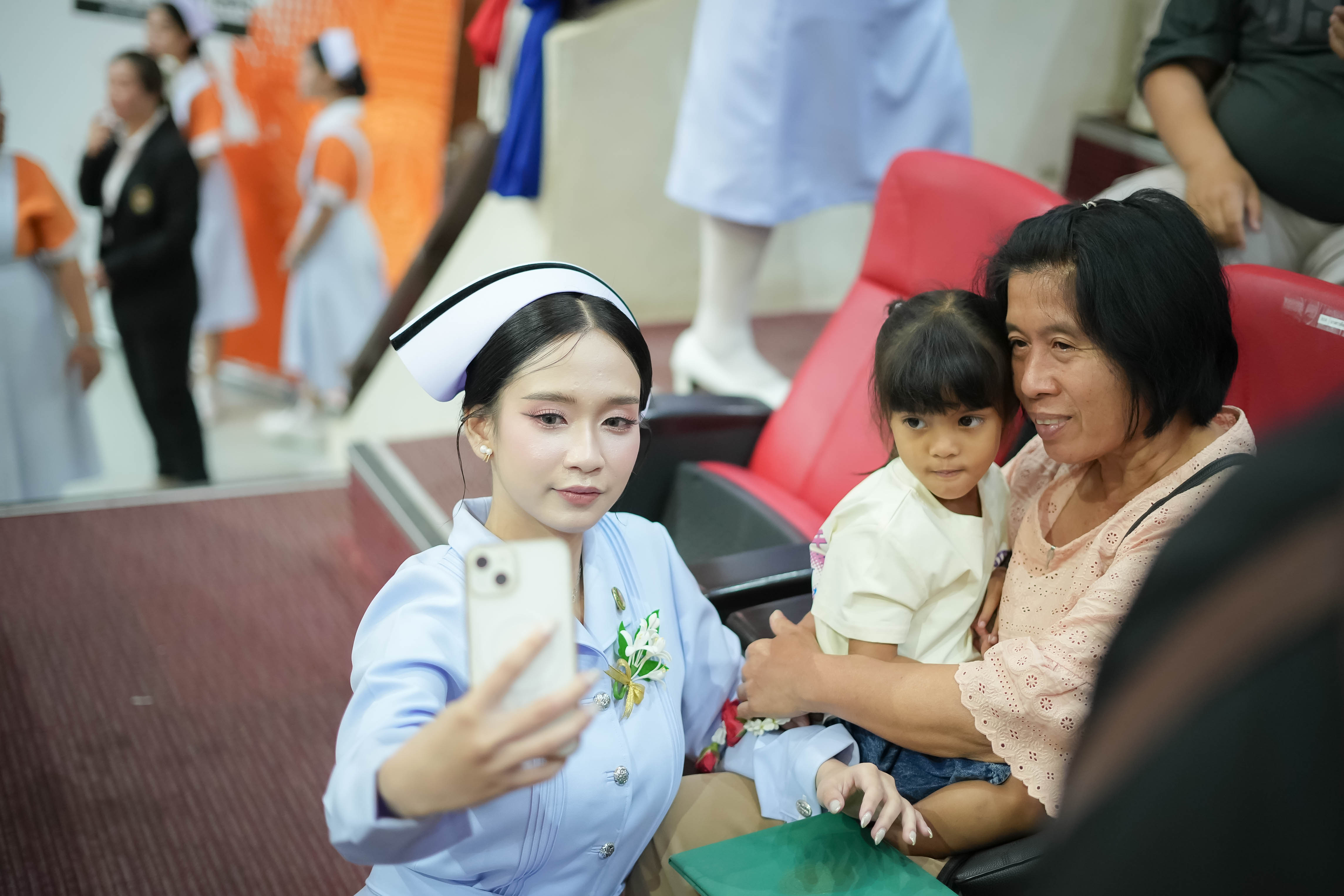 พิธีสำเร็จการศึกษาของนักศึกษาพยาบาลศาสตรบัณฑิต รุ่นที่ 4 และหลักสูตรผู้ช่วยพยาบาล รุ่น 2