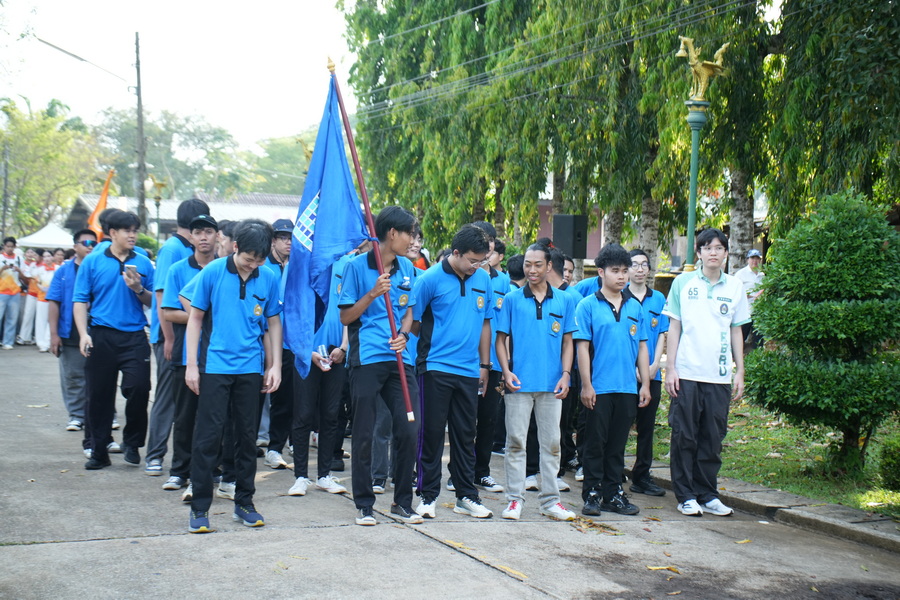 มรภ.รำไพพรรณี สืบสานประเพณี "วิ่งจบ" นำว่าที่บัณฑิตกราบลาแม่ไท้