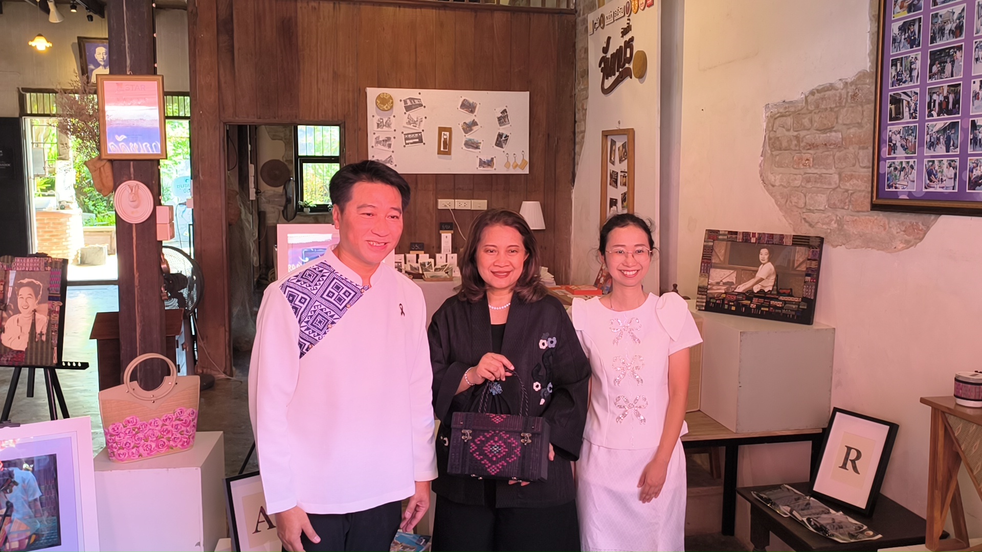 จัดแสดงนิทรรศการภูมิปัญญา การทอเสื่อกกจันทบูรกับเรื่องราวของสมเด็จฯในกิจกรรมเปิดเส้นทางท่องเที่ยววิถีชุมชน สุดยอดชุมชนต้นแบบ “เที่ยวชุมชน ยลวิถี” ย่านเมืองเก่าริมน้ำจันทบูร