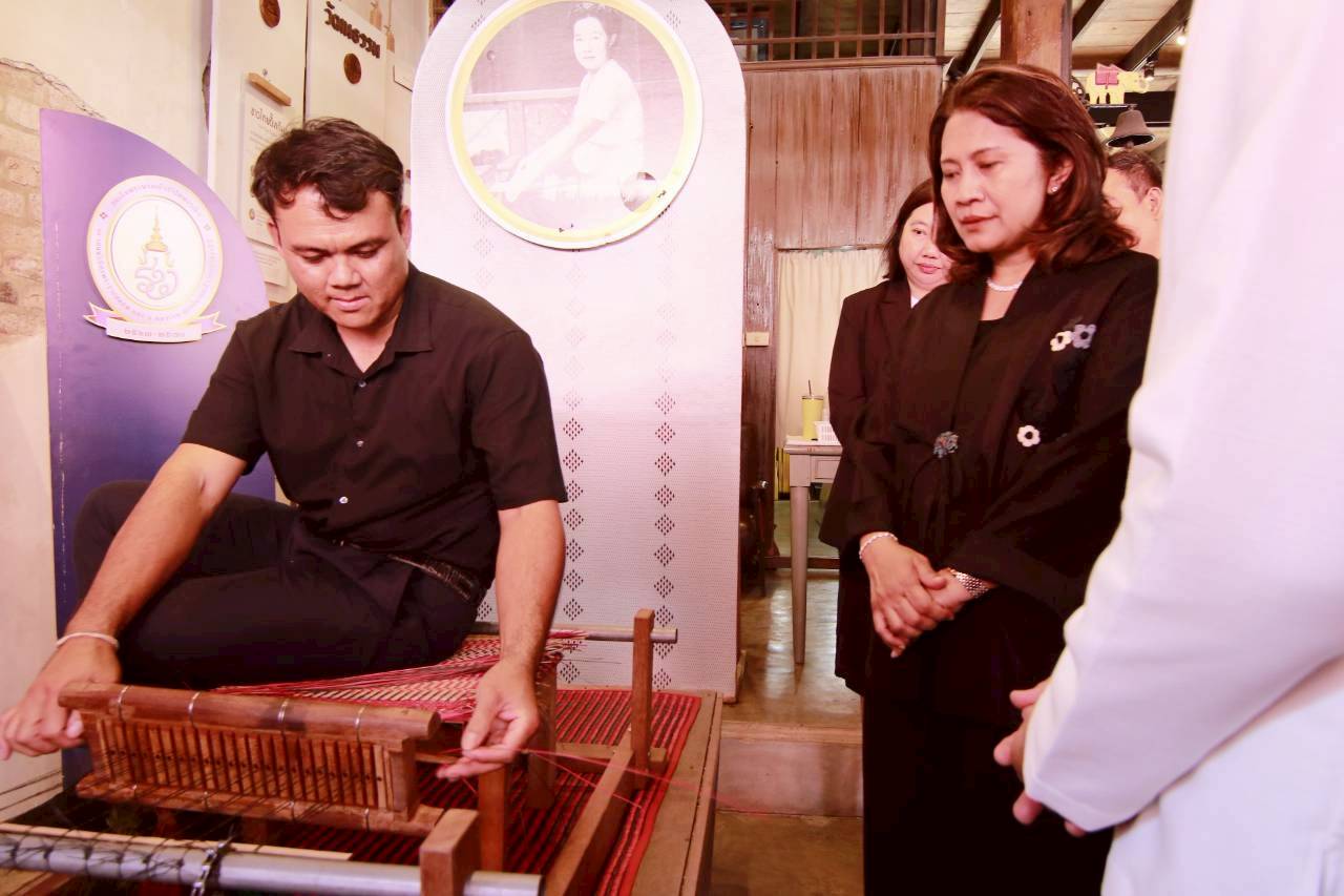 จัดแสดงนิทรรศการภูมิปัญญา การทอเสื่อกกจันทบูรกับเรื่องราวของสมเด็จฯในกิจกรรมเปิดเส้นทางท่องเที่ยววิถีชุมชน สุดยอดชุมชนต้นแบบ “เที่ยวชุมชน ยลวิถี” ย่านเมืองเก่าริมน้ำจันทบูร