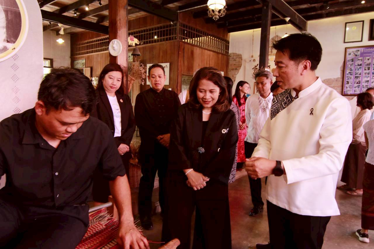 จัดแสดงนิทรรศการภูมิปัญญา การทอเสื่อกกจันทบูรกับเรื่องราวของสมเด็จฯในกิจกรรมเปิดเส้นทางท่องเที่ยววิถีชุมชน สุดยอดชุมชนต้นแบบ “เที่ยวชุมชน ยลวิถี” ย่านเมืองเก่าริมน้ำจันทบูร