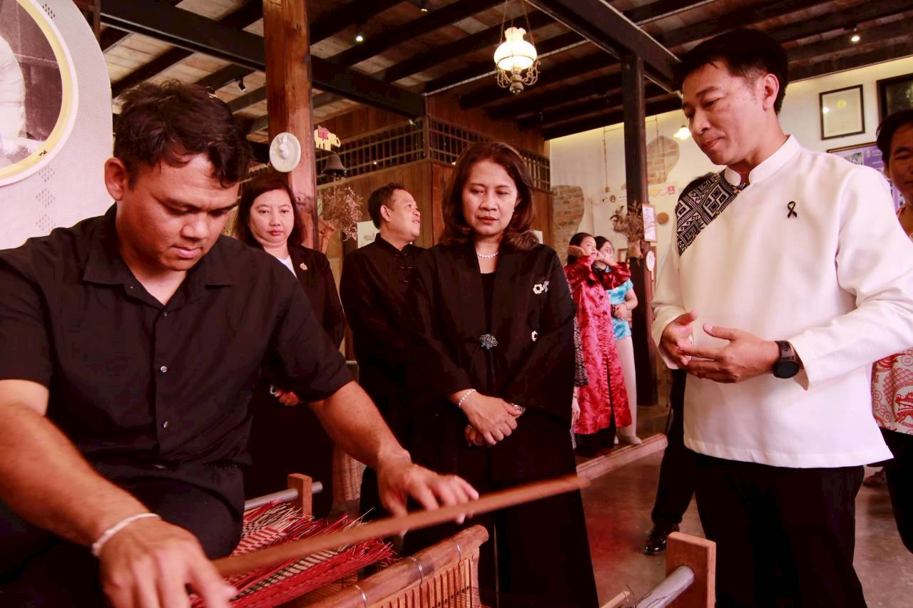จัดแสดงนิทรรศการภูมิปัญญา การทอเสื่อกกจันทบูรกับเรื่องราวของสมเด็จฯในกิจกรรมเปิดเส้นทางท่องเที่ยววิถีชุมชน สุดยอดชุมชนต้นแบบ “เที่ยวชุมชน ยลวิถี” ย่านเมืองเก่าริมน้ำจันทบูร