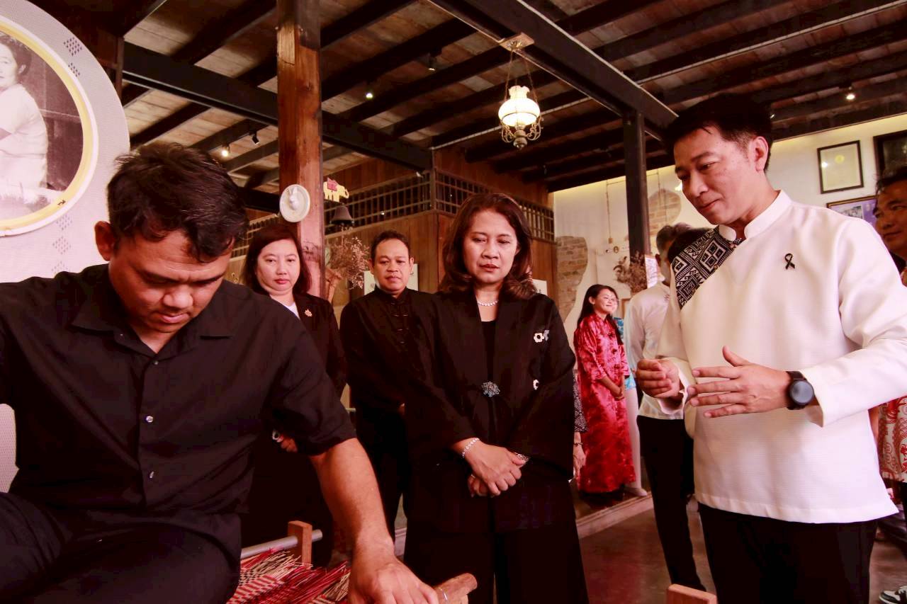 จัดแสดงนิทรรศการภูมิปัญญา การทอเสื่อกกจันทบูรกับเรื่องราวของสมเด็จฯในกิจกรรมเปิดเส้นทางท่องเที่ยววิถีชุมชน สุดยอดชุมชนต้นแบบ “เที่ยวชุมชน ยลวิถี” ย่านเมืองเก่าริมน้ำจันทบูร