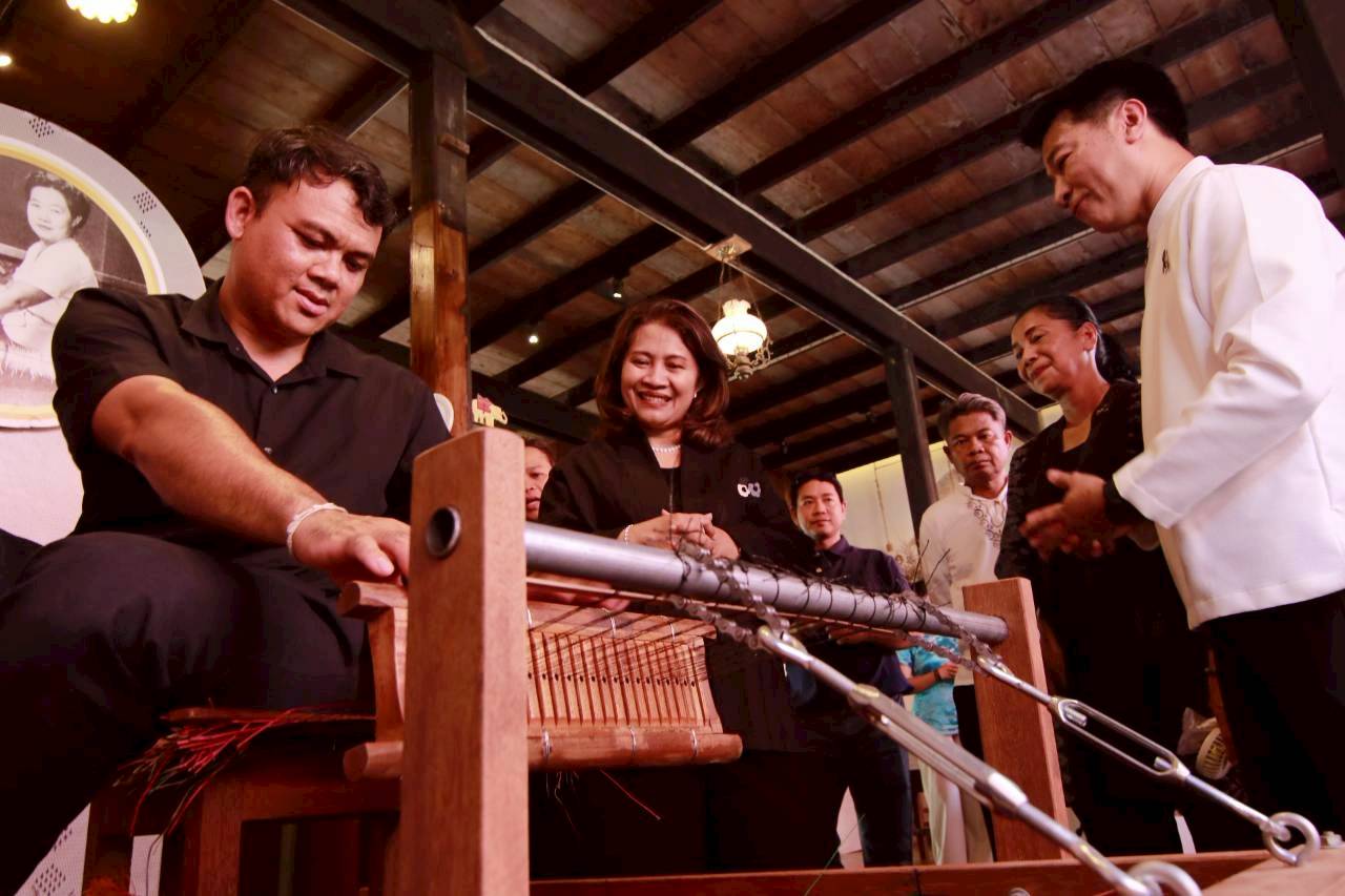 จัดแสดงนิทรรศการภูมิปัญญา การทอเสื่อกกจันทบูรกับเรื่องราวของสมเด็จฯในกิจกรรมเปิดเส้นทางท่องเที่ยววิถีชุมชน สุดยอดชุมชนต้นแบบ “เที่ยวชุมชน ยลวิถี” ย่านเมืองเก่าริมน้ำจันทบูร