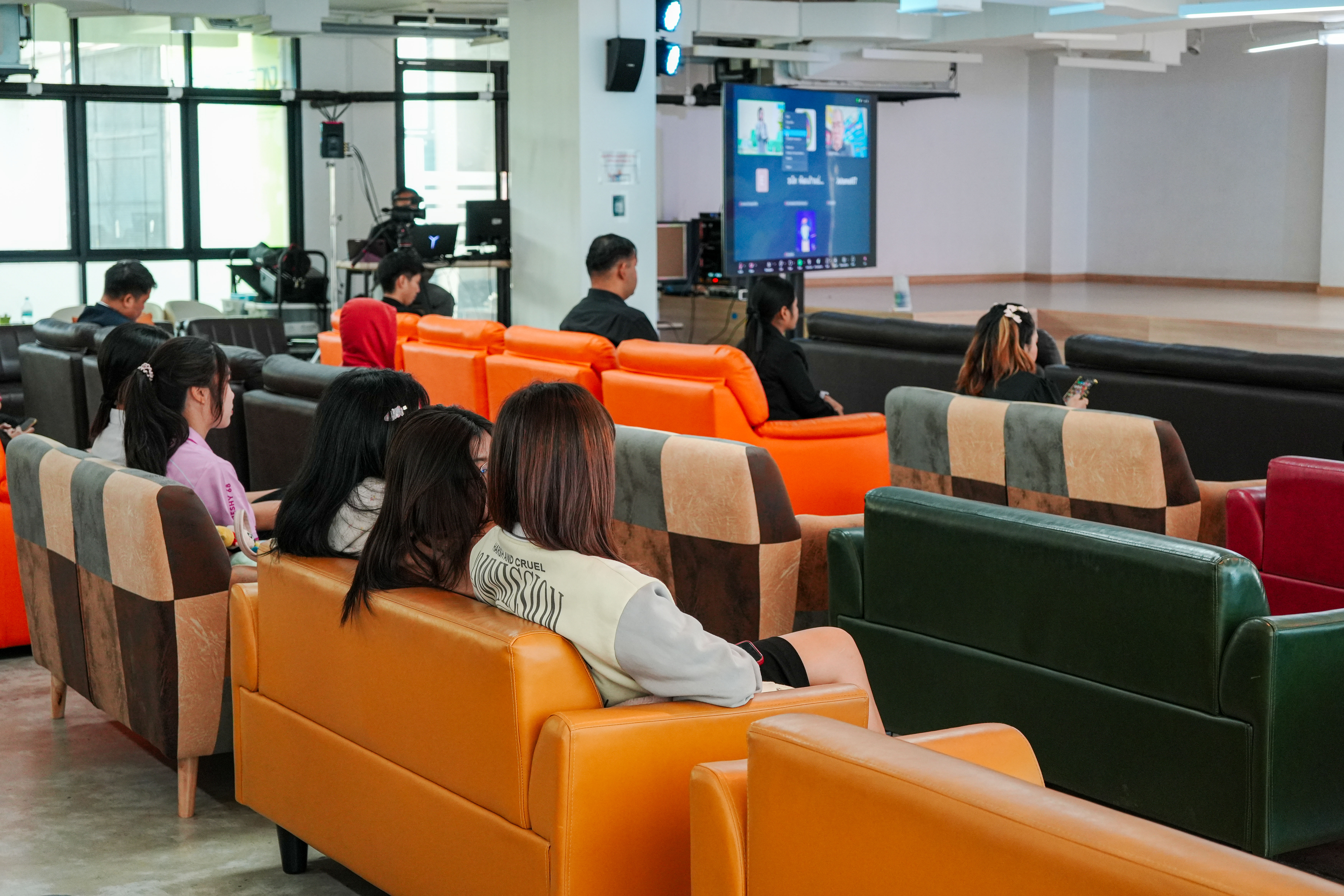 สำนักวิทยบริการฯ จัดกิจกรรม Edutech Showcase ขับเคลื่อนการใช้ AI ยกระดับการศึกษาและขยายผลนวัตกรรมสู่โรงเรียนในจังหวัดจันทบุรี