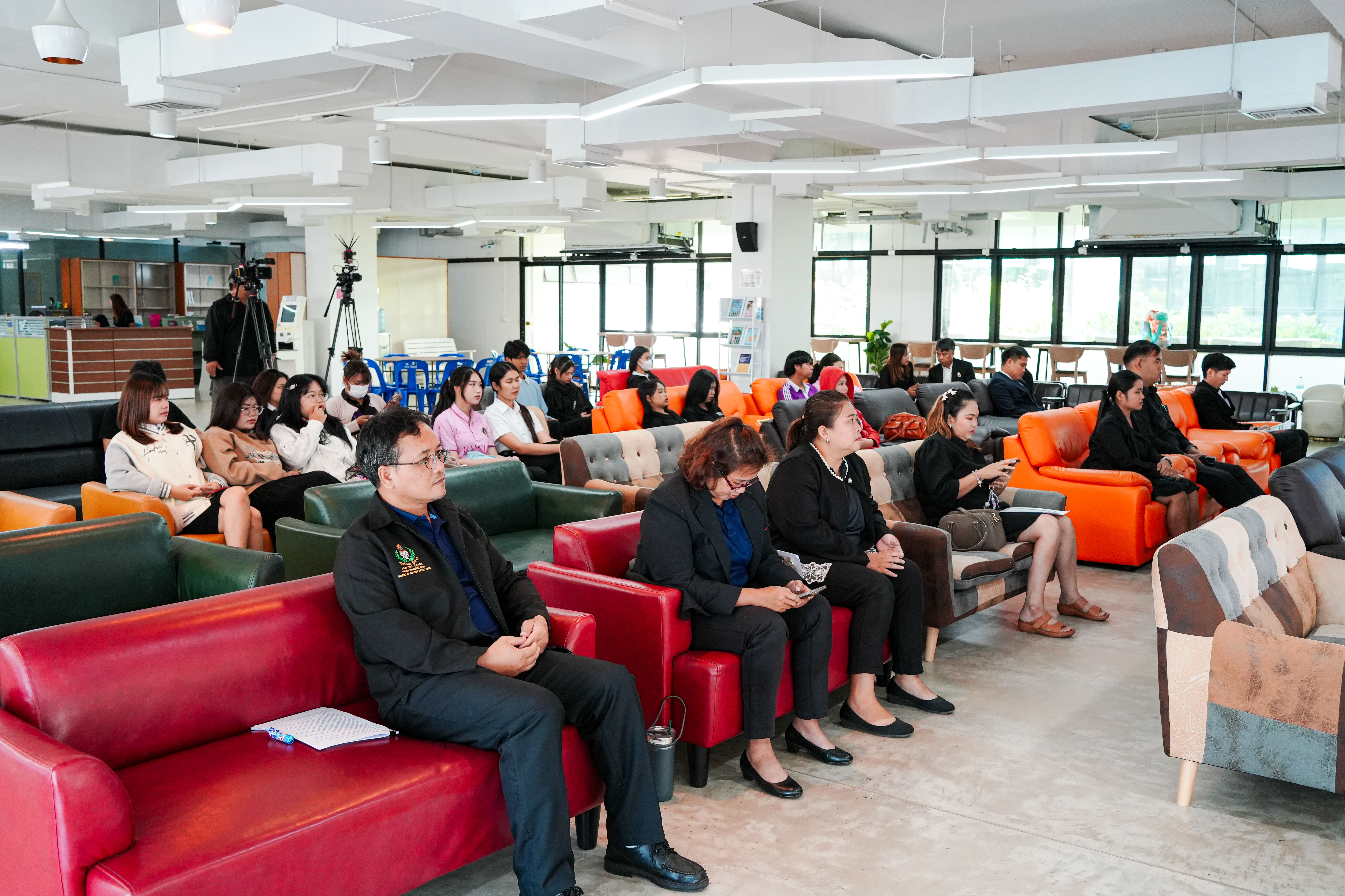 สำนักวิทยบริการฯ จัดกิจกรรม Edutech Showcase ขับเคลื่อนการใช้ AI ยกระดับการศึกษาและขยายผลนวัตกรรมสู่โรงเรียนในจังหวัดจันทบุรี