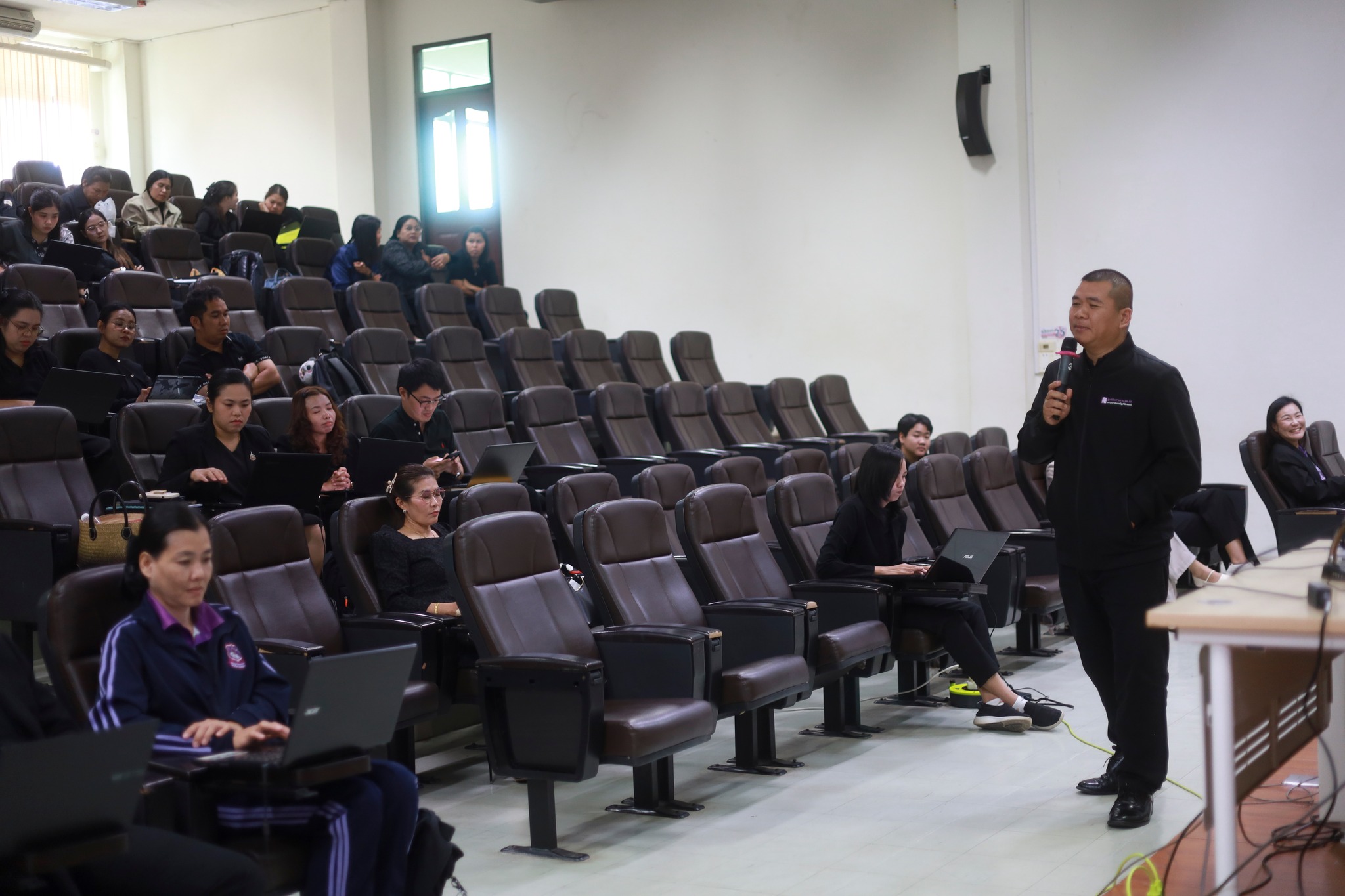 ศูนย์ประสานงาน อพ.สธ.-มร.รพ. จัดประชุมกลุ่มสมาชิกสวนพฤกษศาสตร์โรงเรียน หลักสูตร การบริหารและการจัดการองค์ประกอบที่ 1 และองค์ประกอบที่ 2 ครั้งที่ 1/2569
