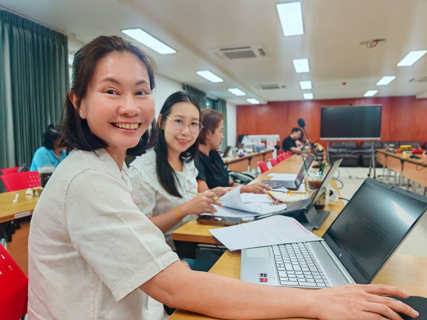 ติววิจัยเข้มข้น จับมือเขียนรายงานวิจัย
หลักสูตรรัฐศาสตรมหาบัณฑิต
