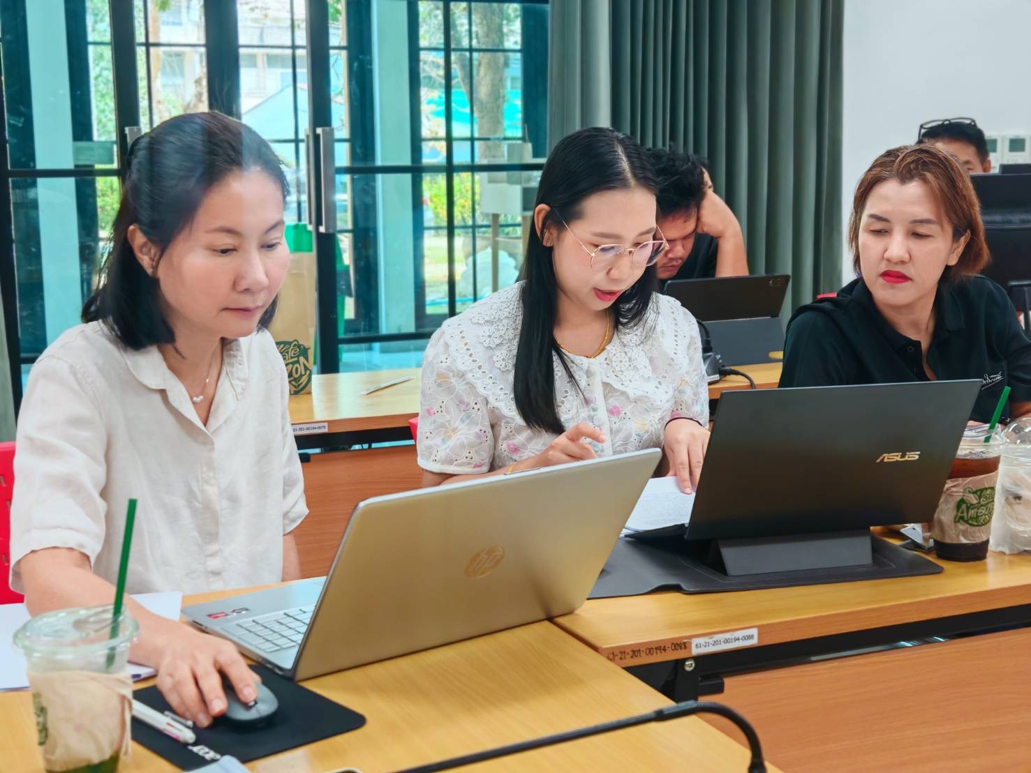 ติววิจัยเข้มข้น จับมือเขียนรายงานวิจัย
หลักสูตรรัฐศาสตรมหาบัณฑิต