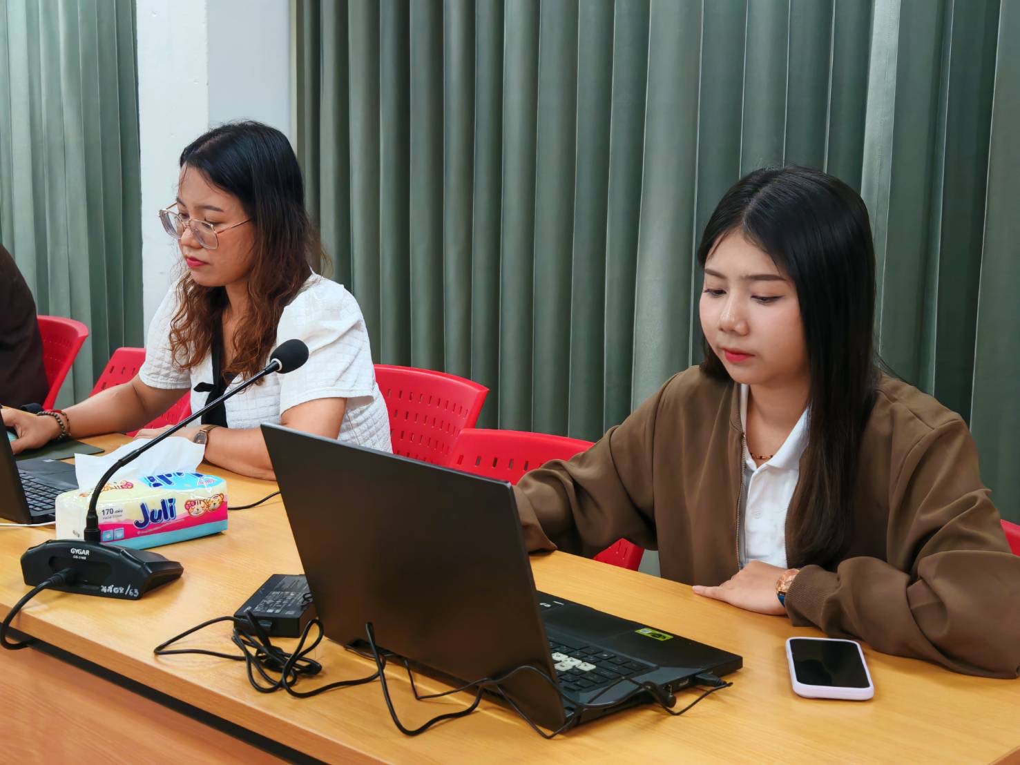 ติววิจัยเข้มข้น จับมือเขียนรายงานวิจัย
หลักสูตรรัฐศาสตรมหาบัณฑิต