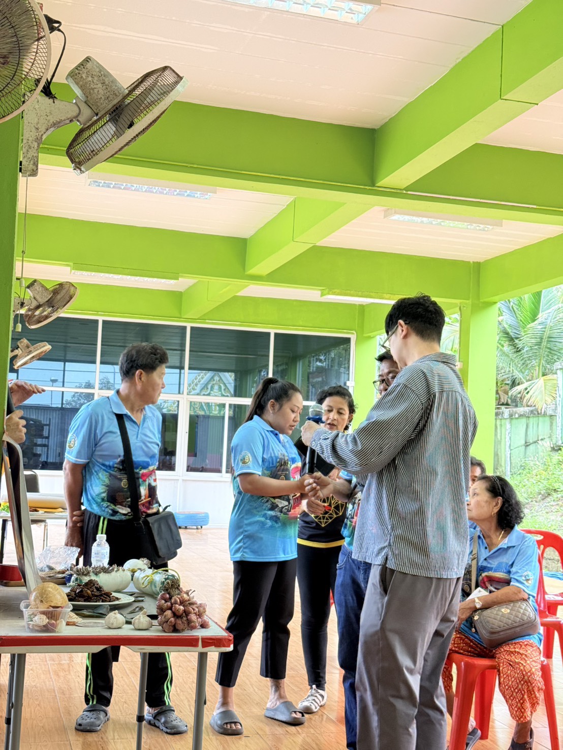 คณะมนุษย์ฯ ลงพื้นที่ ต.หาดเล็ก จ.ตราด เสริมแกร่งทักษะการตลาดผลิตภัณฑ์ชุมชนต่อเนื่องปีที่ 3