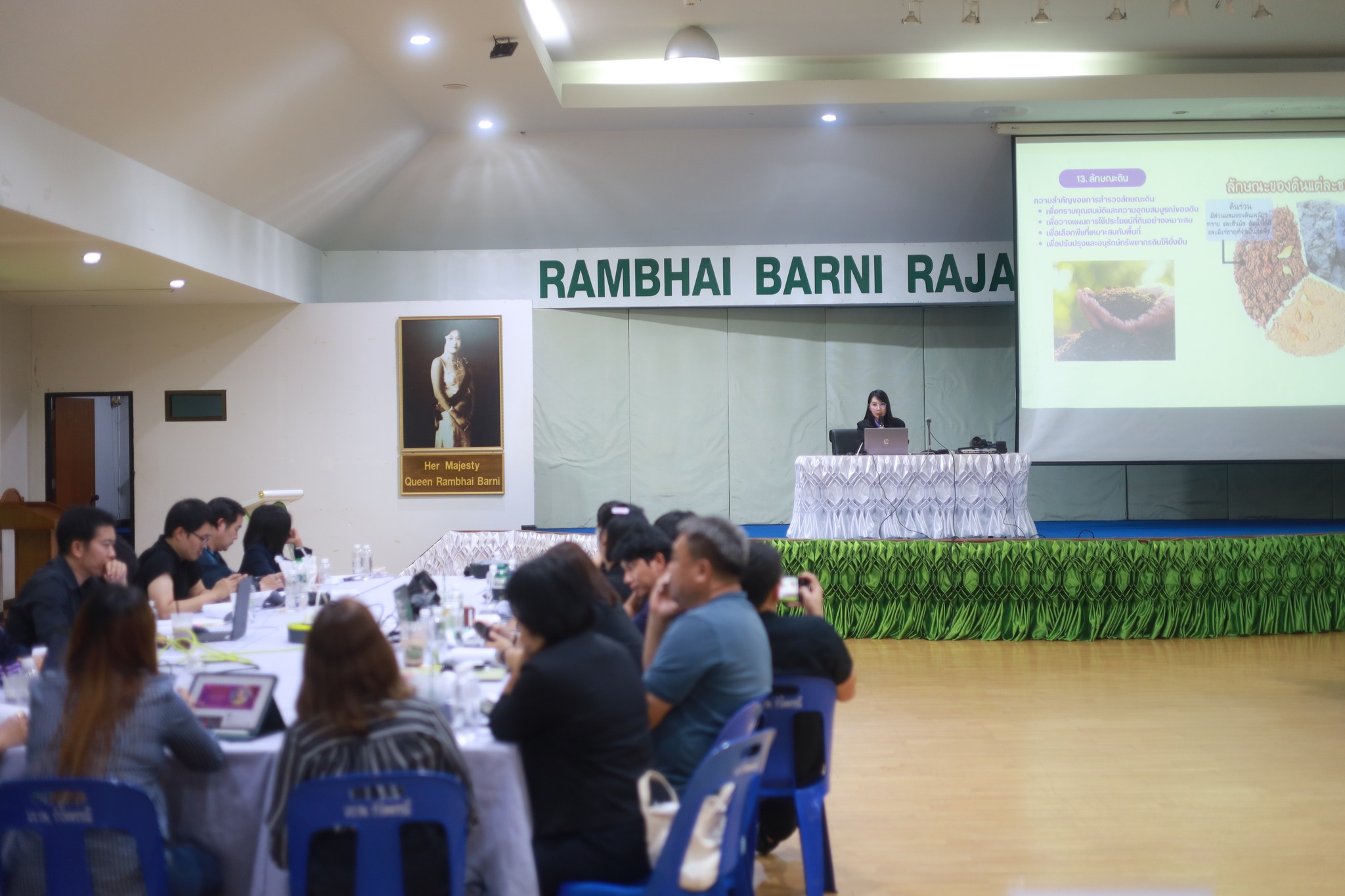 ศูนย์ประสานงาน อพ.สธ.-มหาวิทยาลัยราชภัฏรำไพพรรณี (อพ.สธ.-มร.รพ.) จัดโครงการอบรมปฏิบัติการ หลักสูตร การสำรวจและจัดทำฐานทรัพยากรท้องถิ่น (9 ใบงาน) ครั้งที่ 1/2569 (วันที่1)